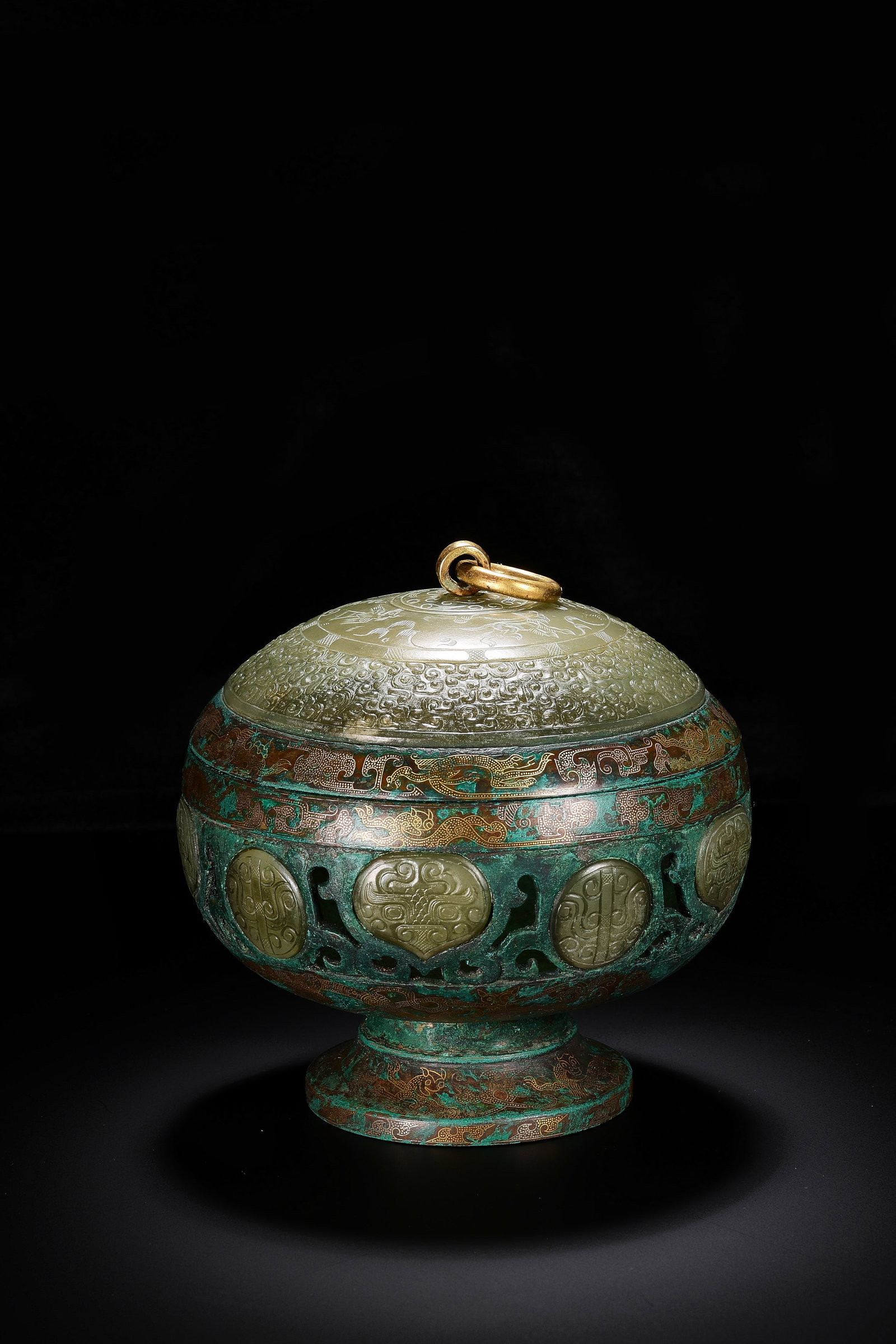 Before the Ming Dynasty, Hotan Jade was inlaid with gold and silver and covered with jade: Height: 12cm, Width: 13cm, Weight: 797g
