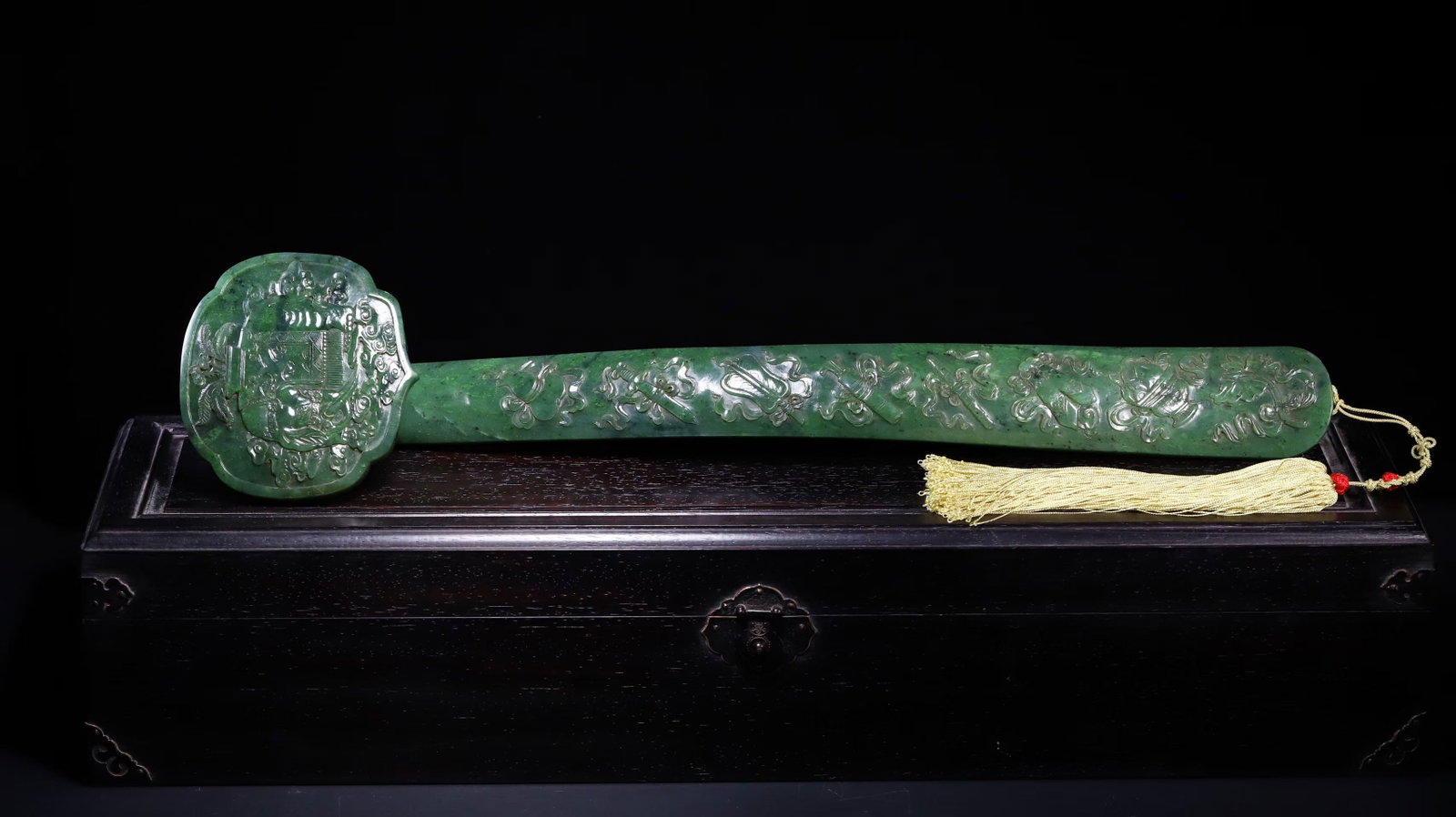 Qing Dynasty Hetian Biyu Ruyi: Length: 55cm, Width: 11.7cm, Weight: 1626g