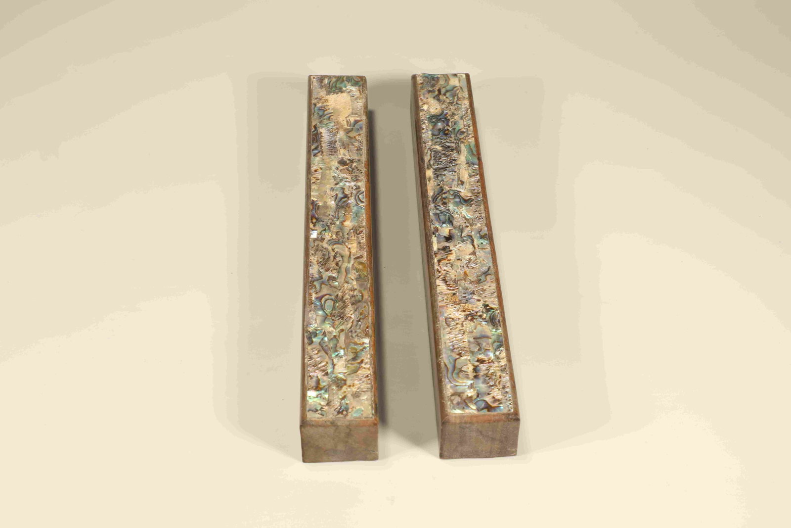 A pair of Qing Dynasty rosewood inlaid with mother of pearl measuring scales: Length: 24cm, Width: 3cm,