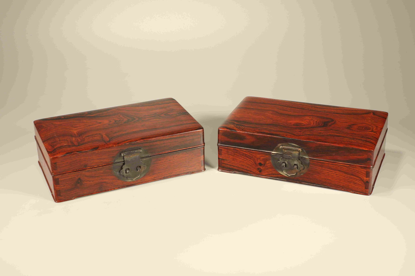 A pair of Huanghua Pear Wenfang boxes from the Qing Dynasty: Length: 20cm, Width: 12cm, Height: 6cm,