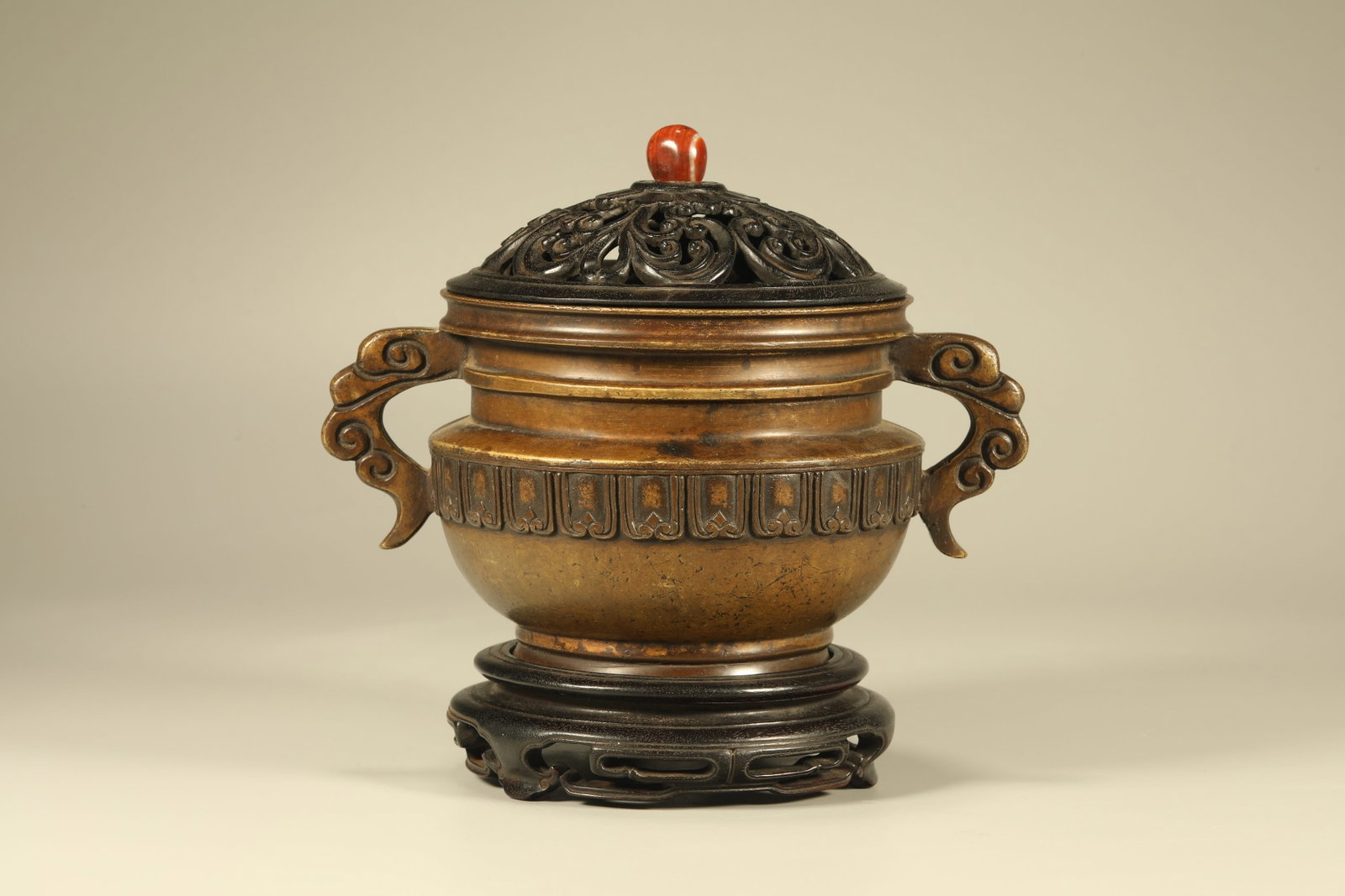 Qing Dynasty copper lotus petal patterned incense burner: Height: 15cm, Width: 16cm,