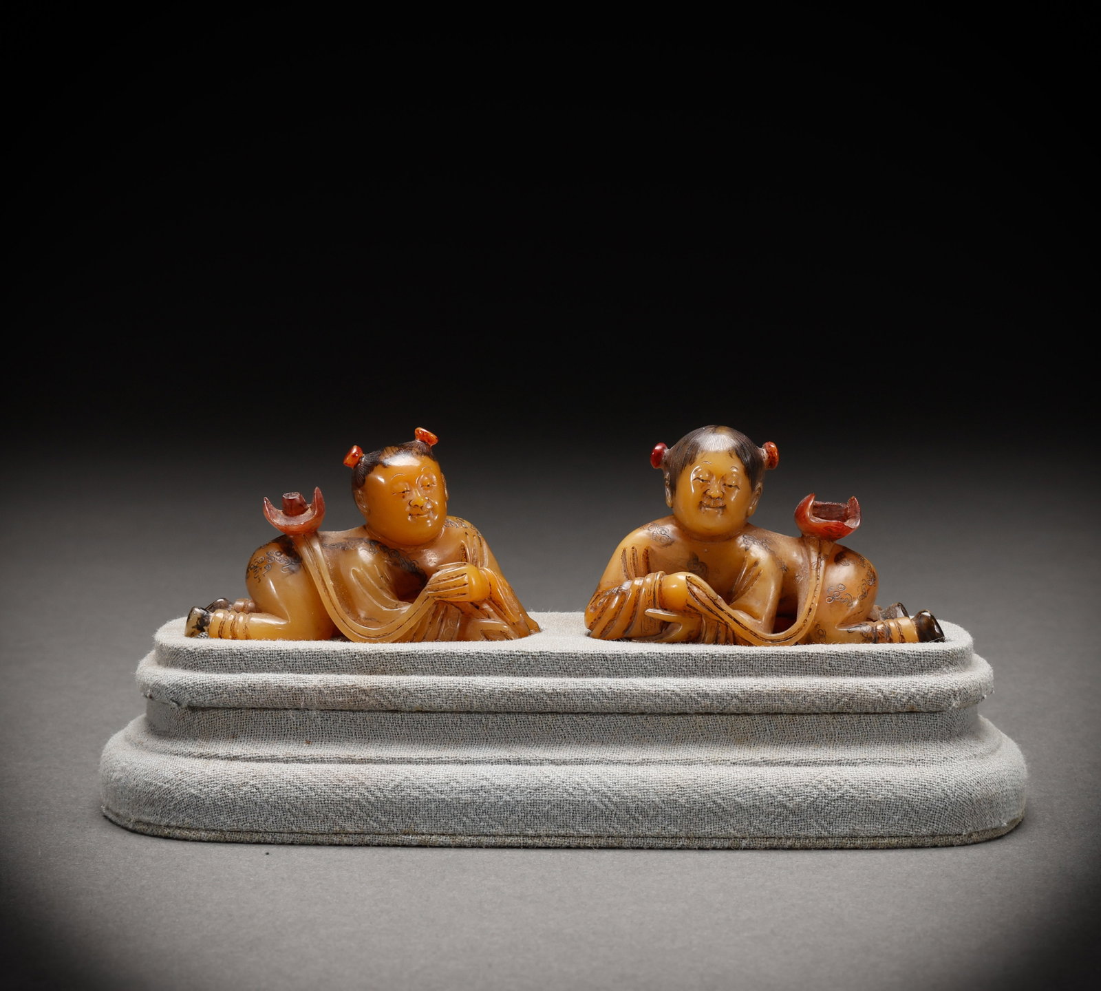 A pair of Huangshi boys from Shoushan Tian in the Qing Dynasty (1 of 7)