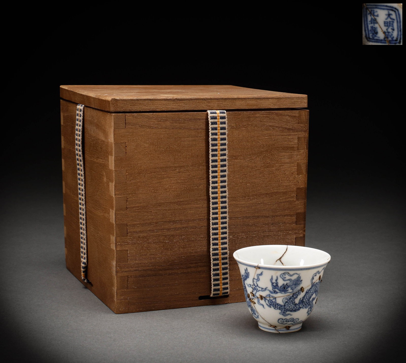 Qing Dynasty Blue and White Dragon Pattern Cup: Height: 4.5cm, Width: 6cm, Weight: 24g