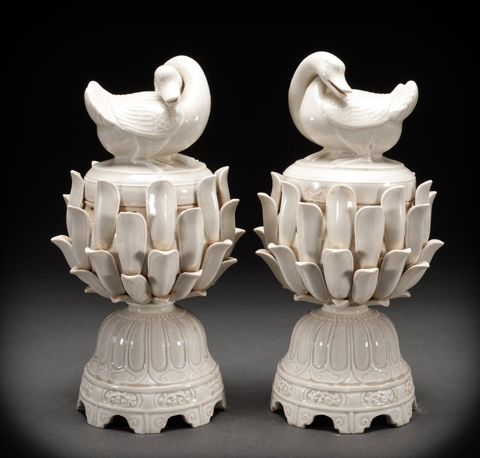 Before the Ming Dynasty, there was a pair of Yuanyang covered kilns in Dingyao: Height: 28cm, Width: 14cm, Weight: 3235g