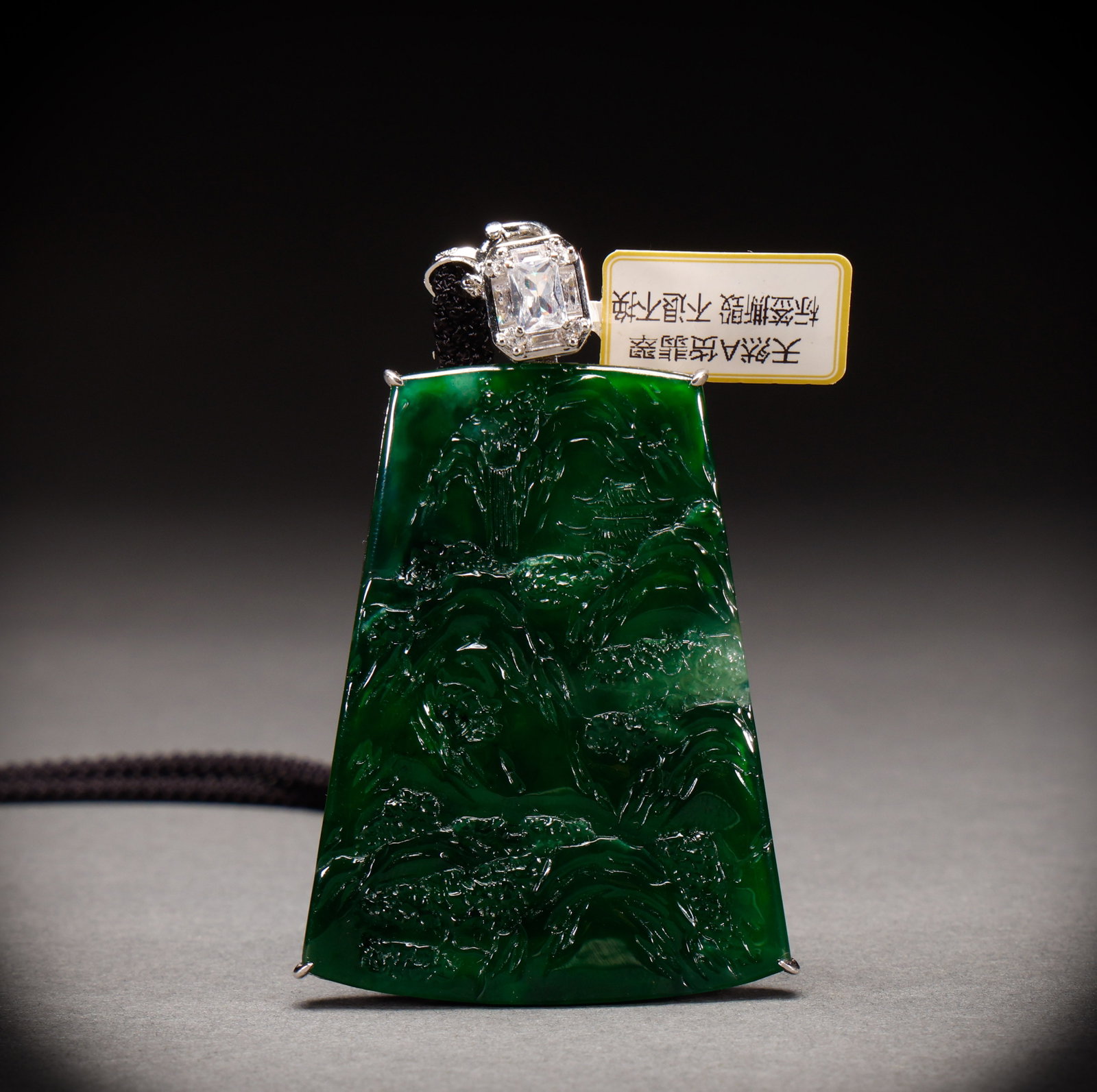 Qing Dynasty Jade Landscape Pattern Plaque: Height: 6.5cm, Width: 5cm, Weight: 59g