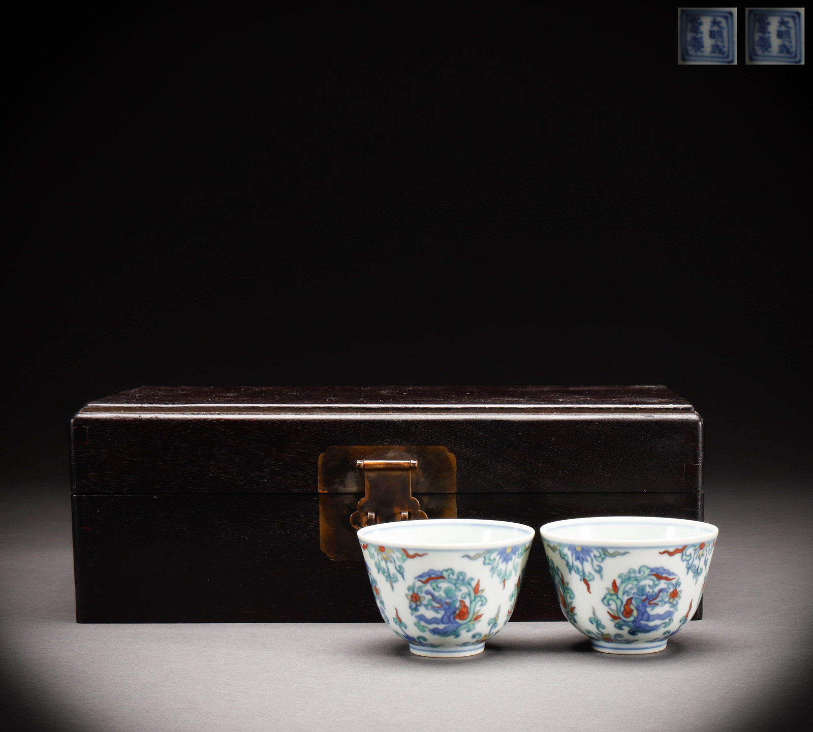 A set of Ming Dynasty pink flower patterned bowls: Height: 5cm, Width: 7.4cm, Weight: 109g
