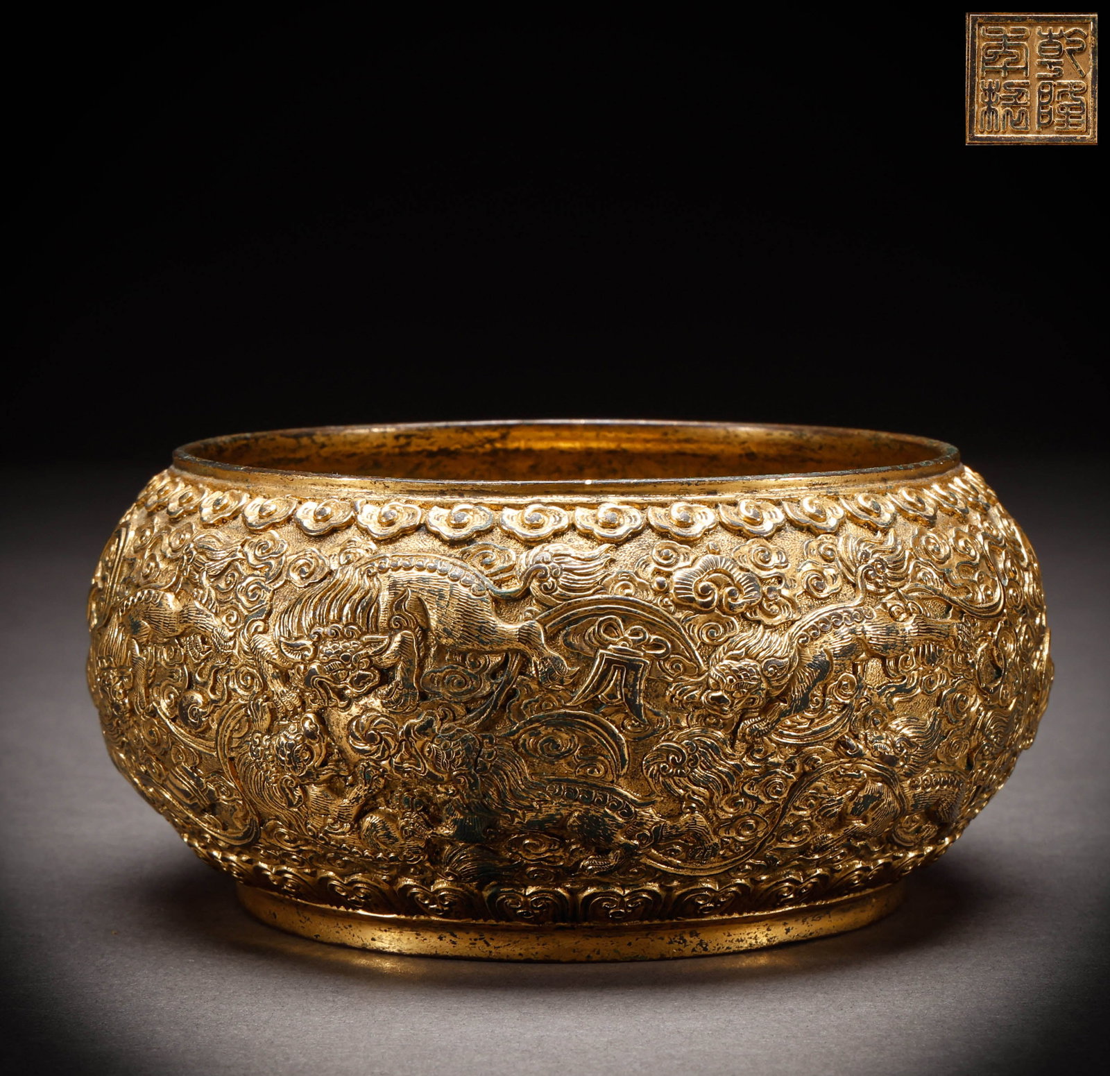 Qing Dynasty copper gilt patterned water basin: Height: 6.5cm, Width: 12.5cm, Weight: 445g