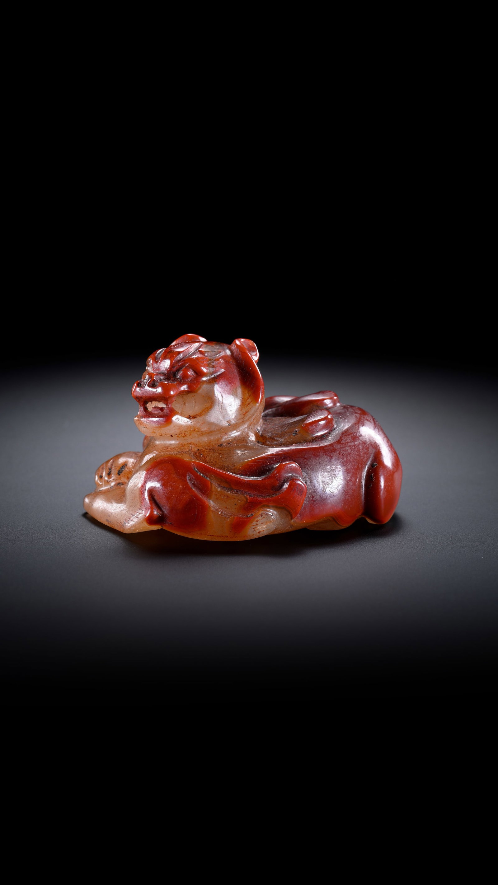 Red auspicious beasts from the Warring States period before the Ming Dynasty (1 of 9)