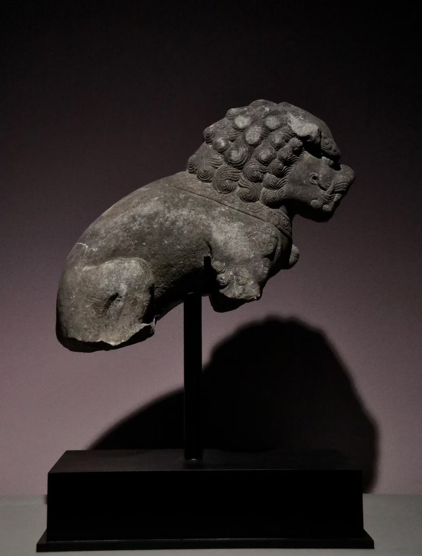 Before the Ming Dynasty, the bluestone lion: Height: 59cm, Width: 42cm,