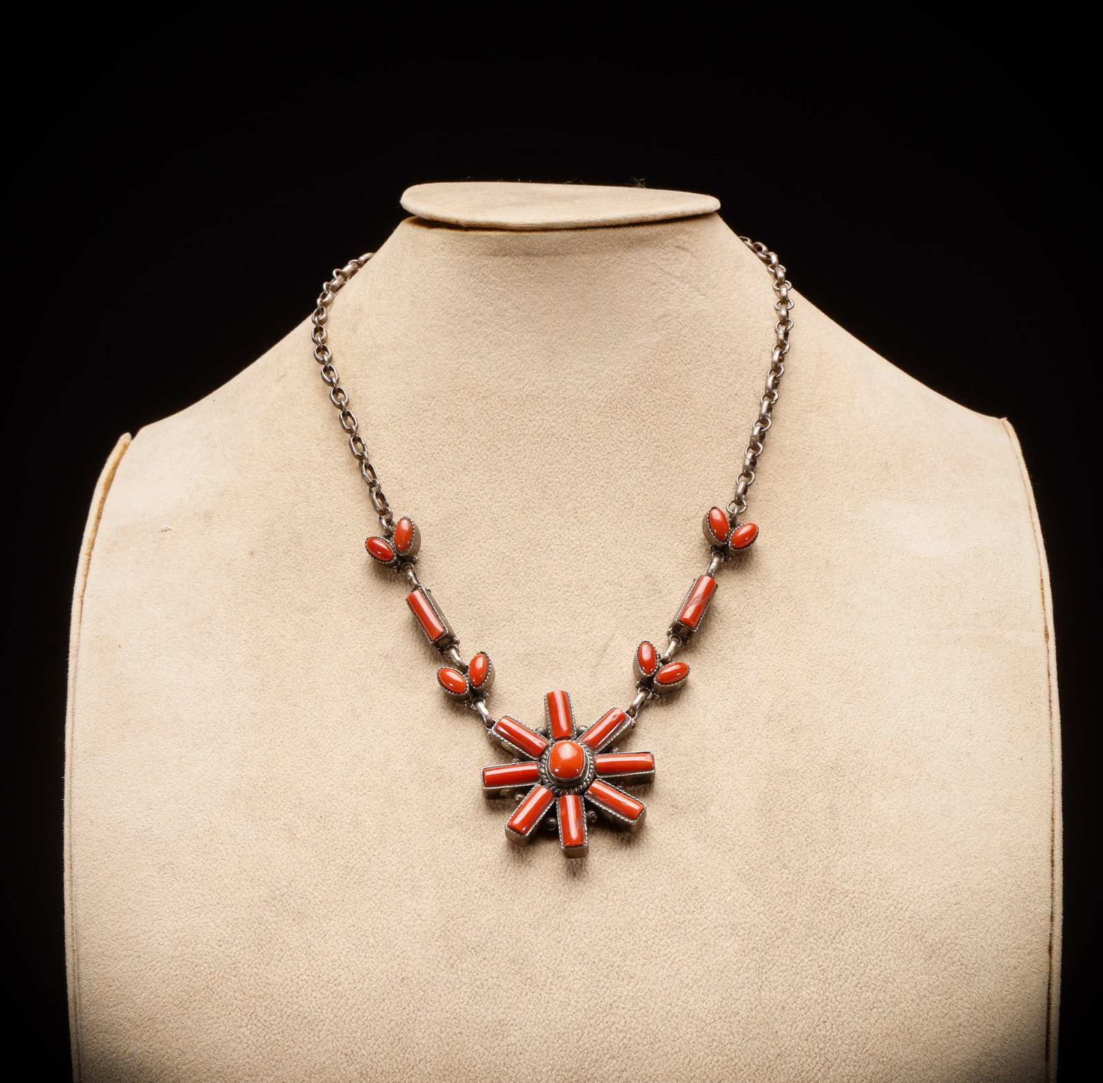 Qing Dynasty Coral Necklace (Silver Set): Height: 4cm, Width: 4cm, Weight: 55g