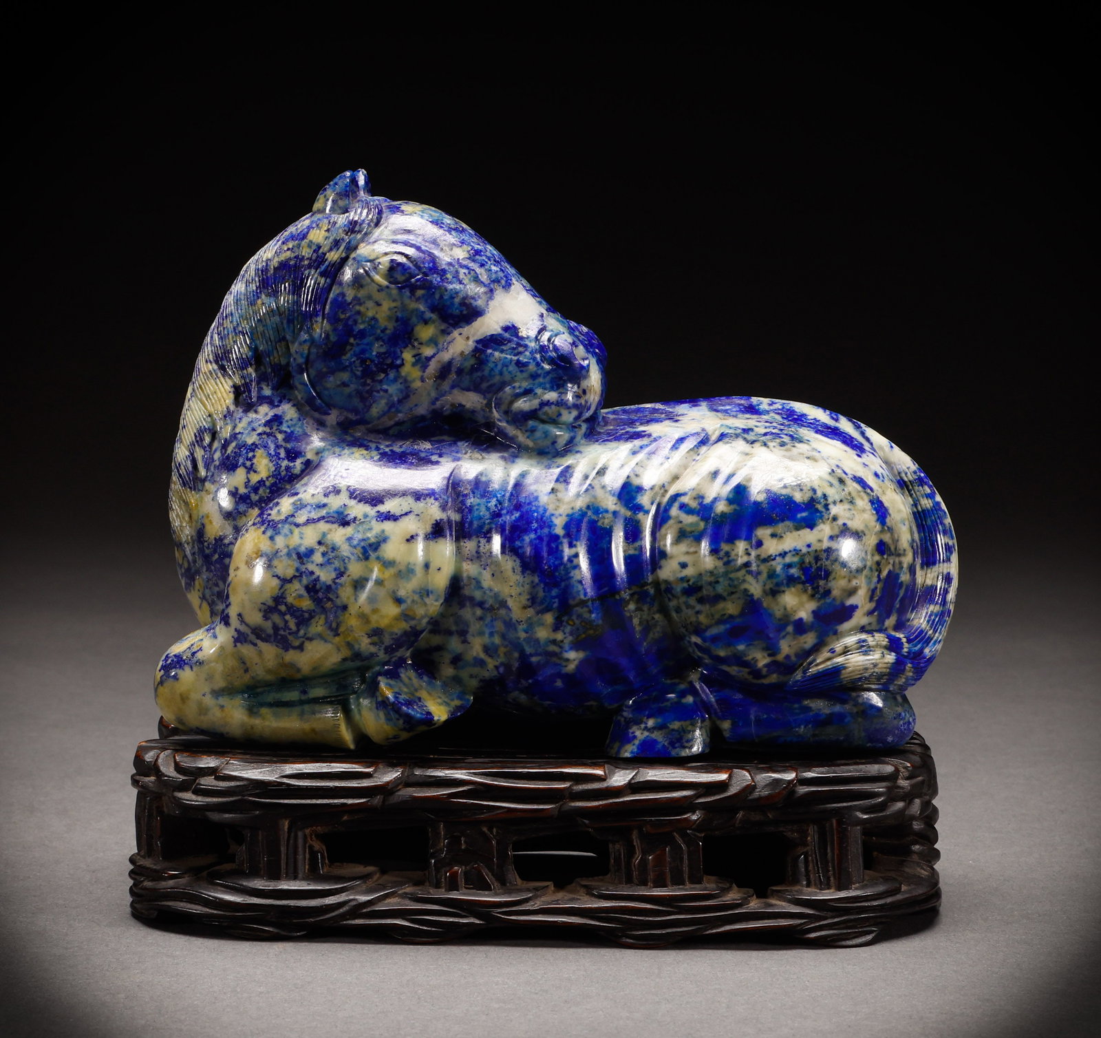 Qing Dynasty Qingjin Stone Horse: Height: 15.5cm, Width: 16.5cm, Weight: 1957g