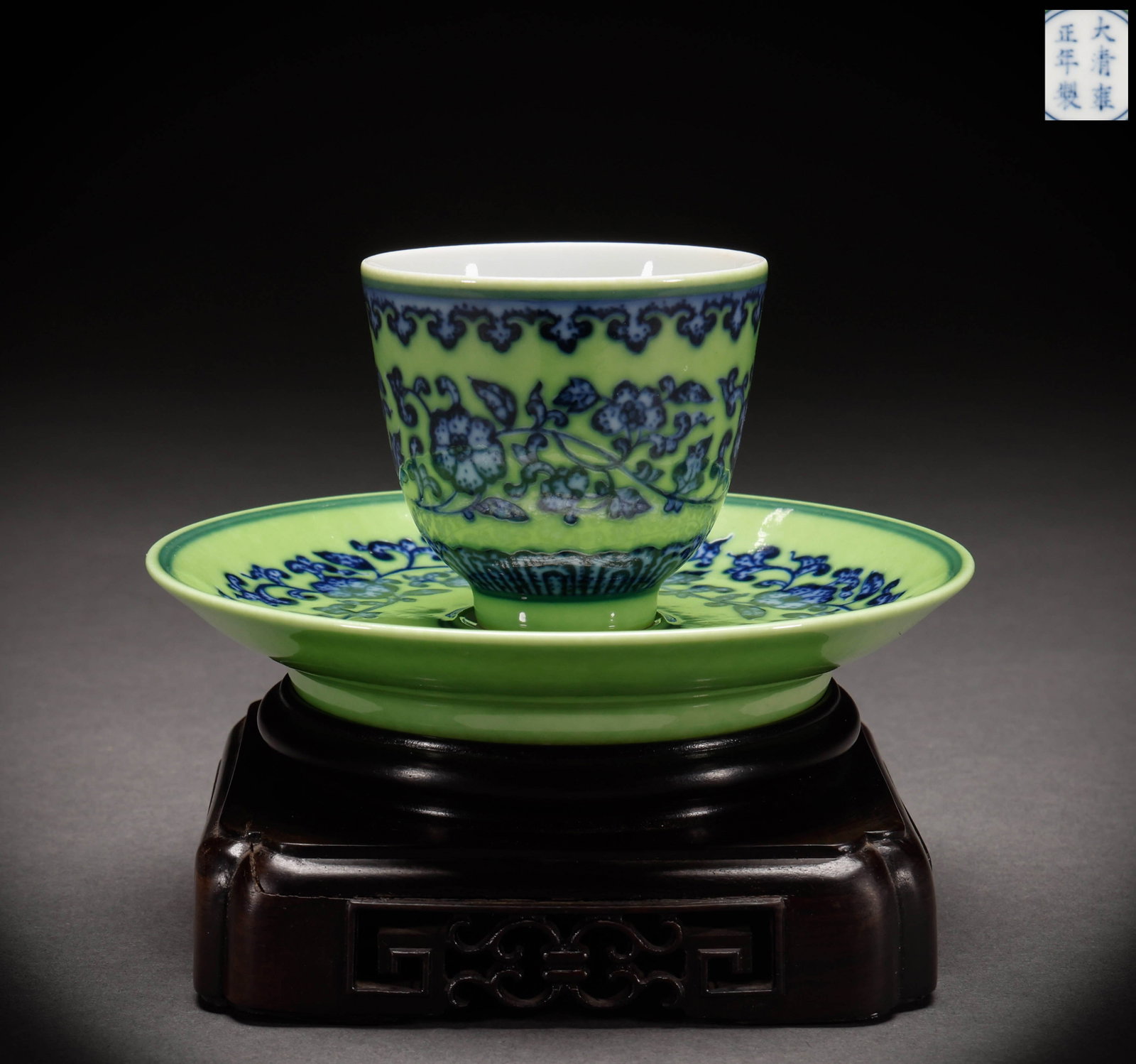Qing Dynasty Blue Base Blue and White Tea Jar (1 of 11)