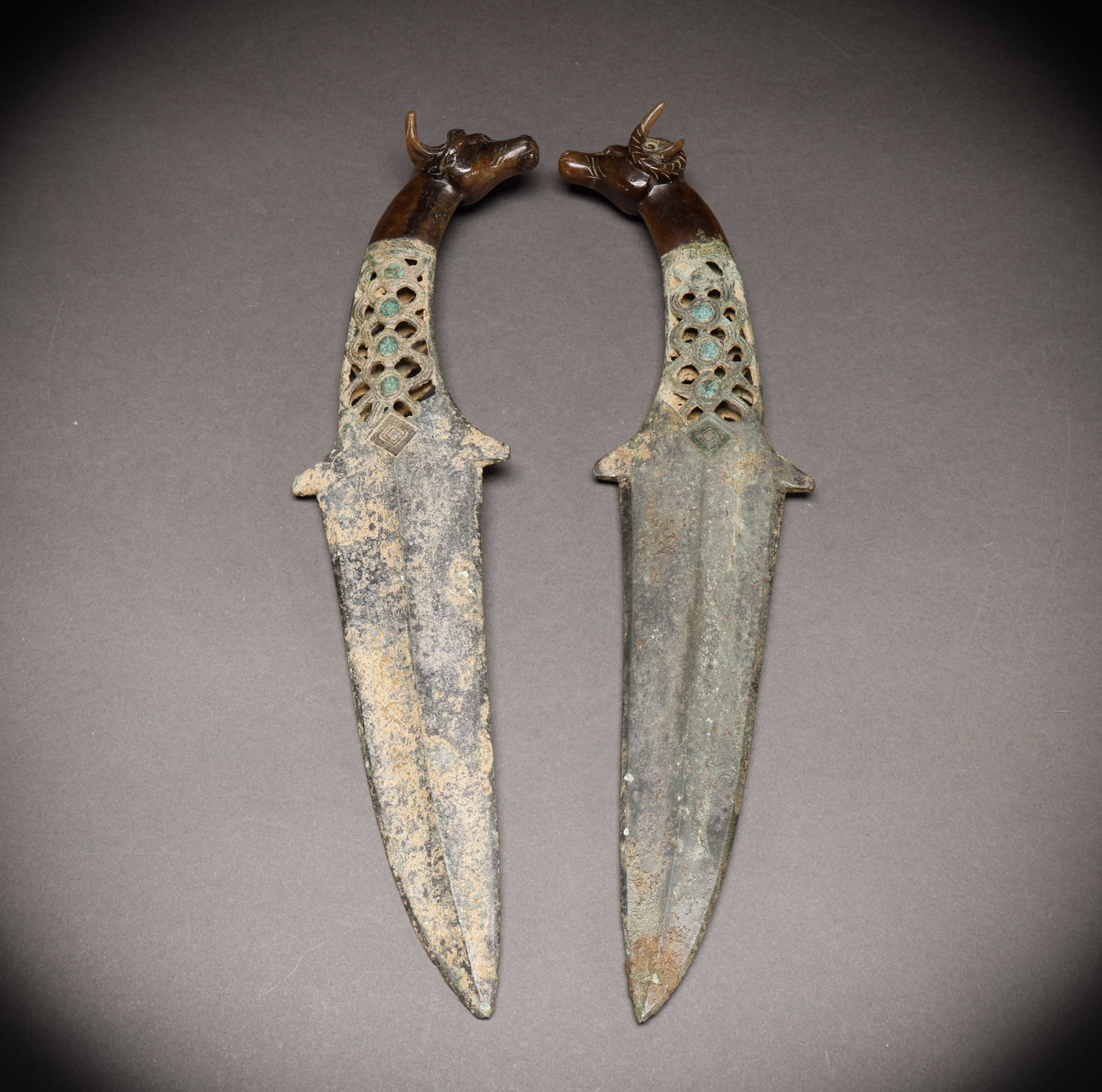 A group of Hotan Jade daggers before the Ming Dynasty: Length: 32.5cm, Width: 7.5cm, Weight: 900g