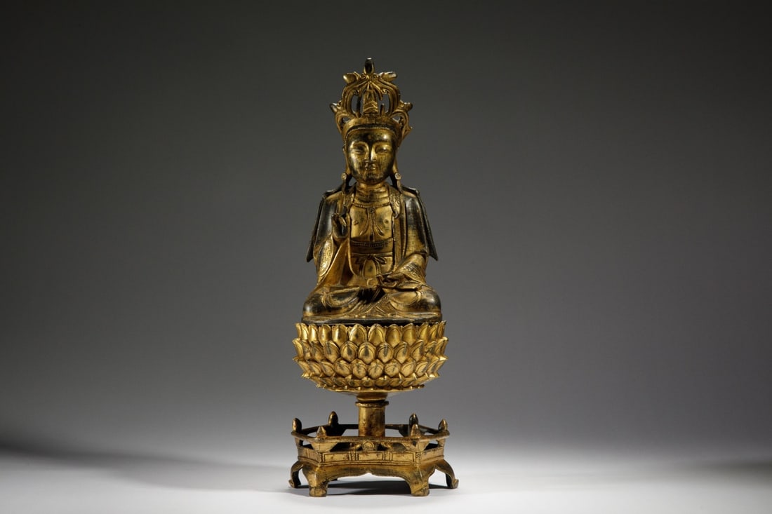 Bronze gilded Buddha statues from the Ming Dynasty: Height: 38cm, Width: 13cm, Weight: 3665g