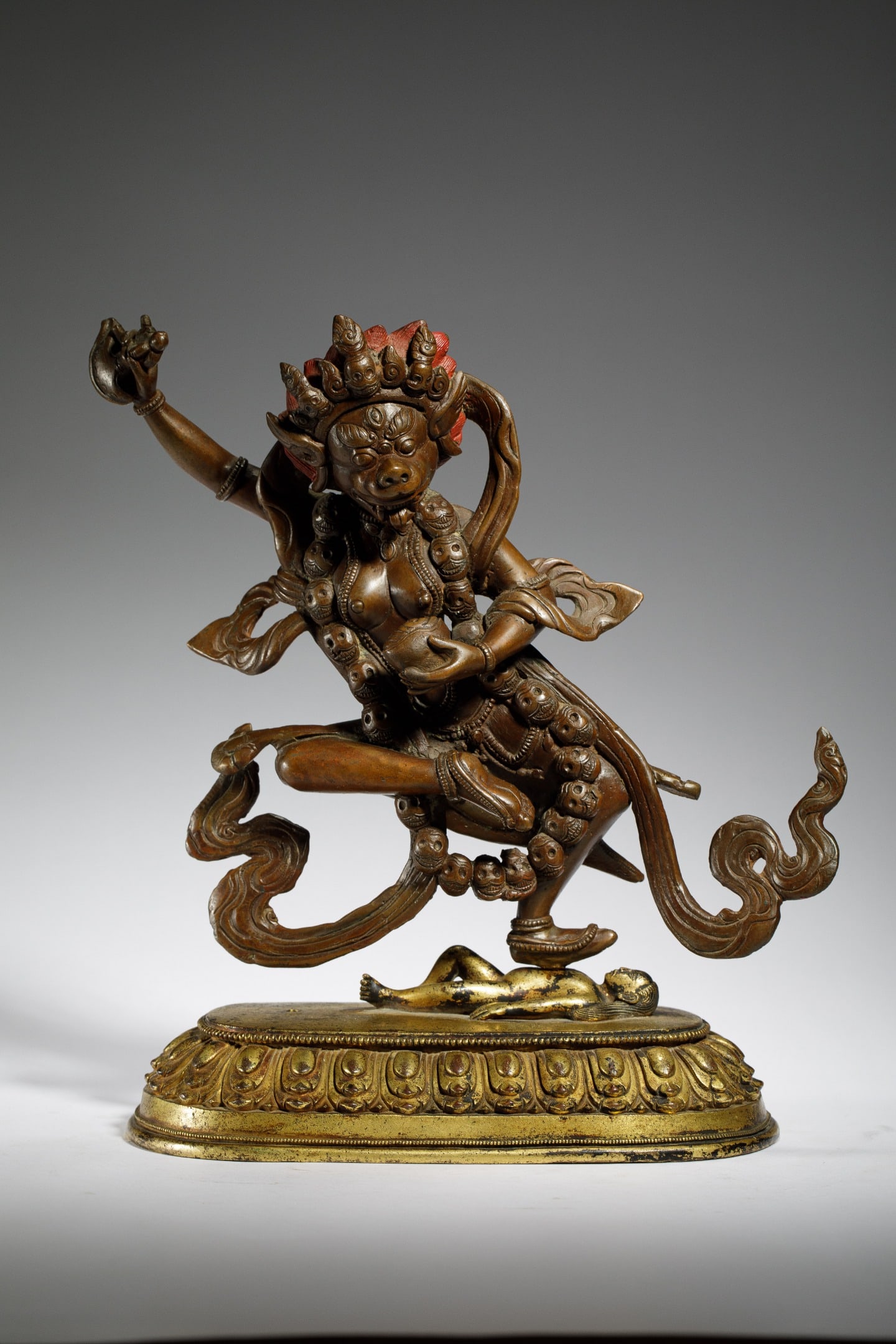 Bronze gilded Buddha statues from the Ming Dynasty: Height: 25.8cm, Width: 21.4cm, Weight: 2580g