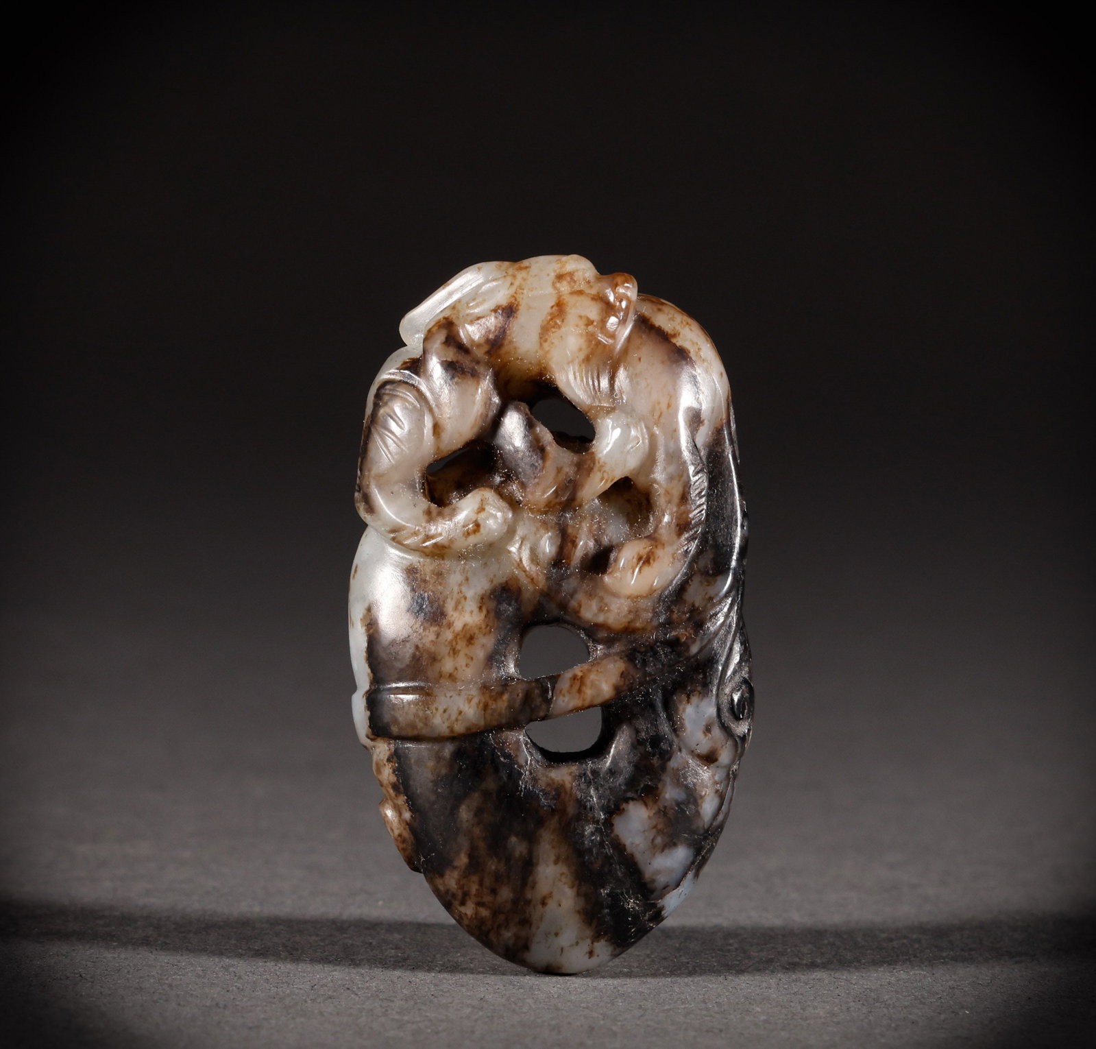 Hotan Jade Chicken Heart Pendant of Qing Dynasty: Height: 5.5cm, Width: 3.2cm, Weight: 37g
