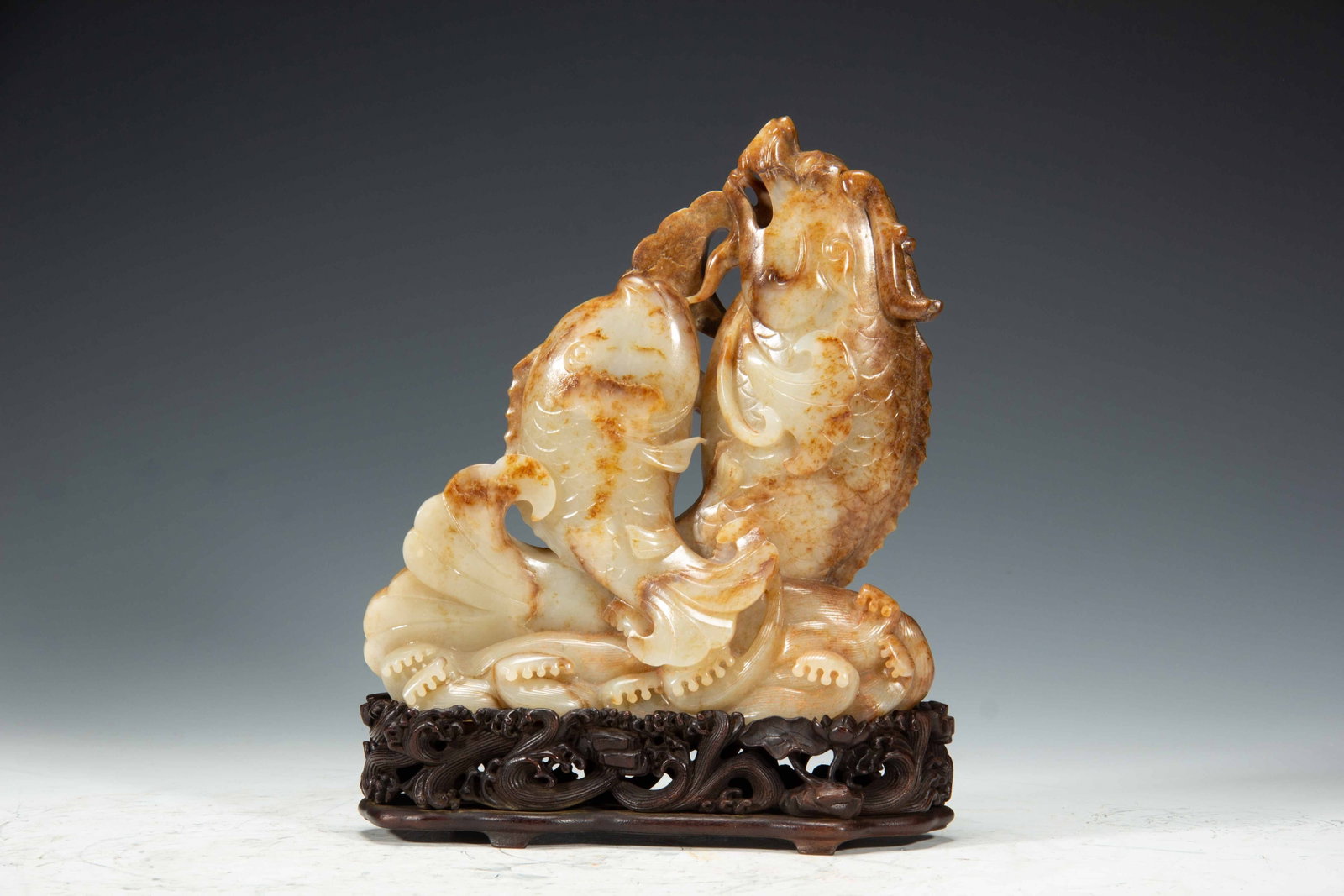 Jade fish and dragon ornaments of Hetian in the Qing Dynasty: Length: 19cm,