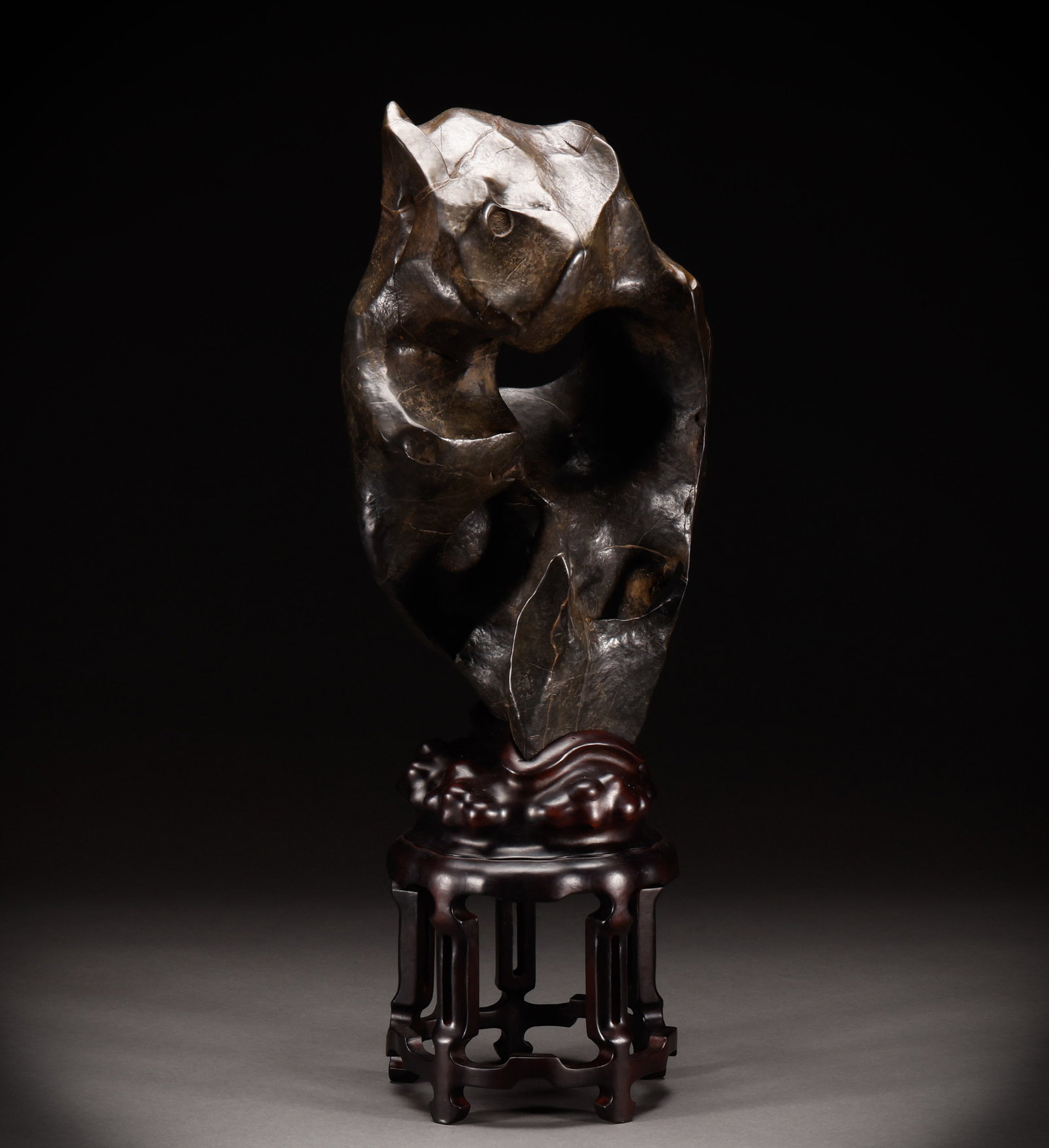 Qing Dynasty Strange Stones: Height: 44cm, Width: 21cm, Weight: 9494g