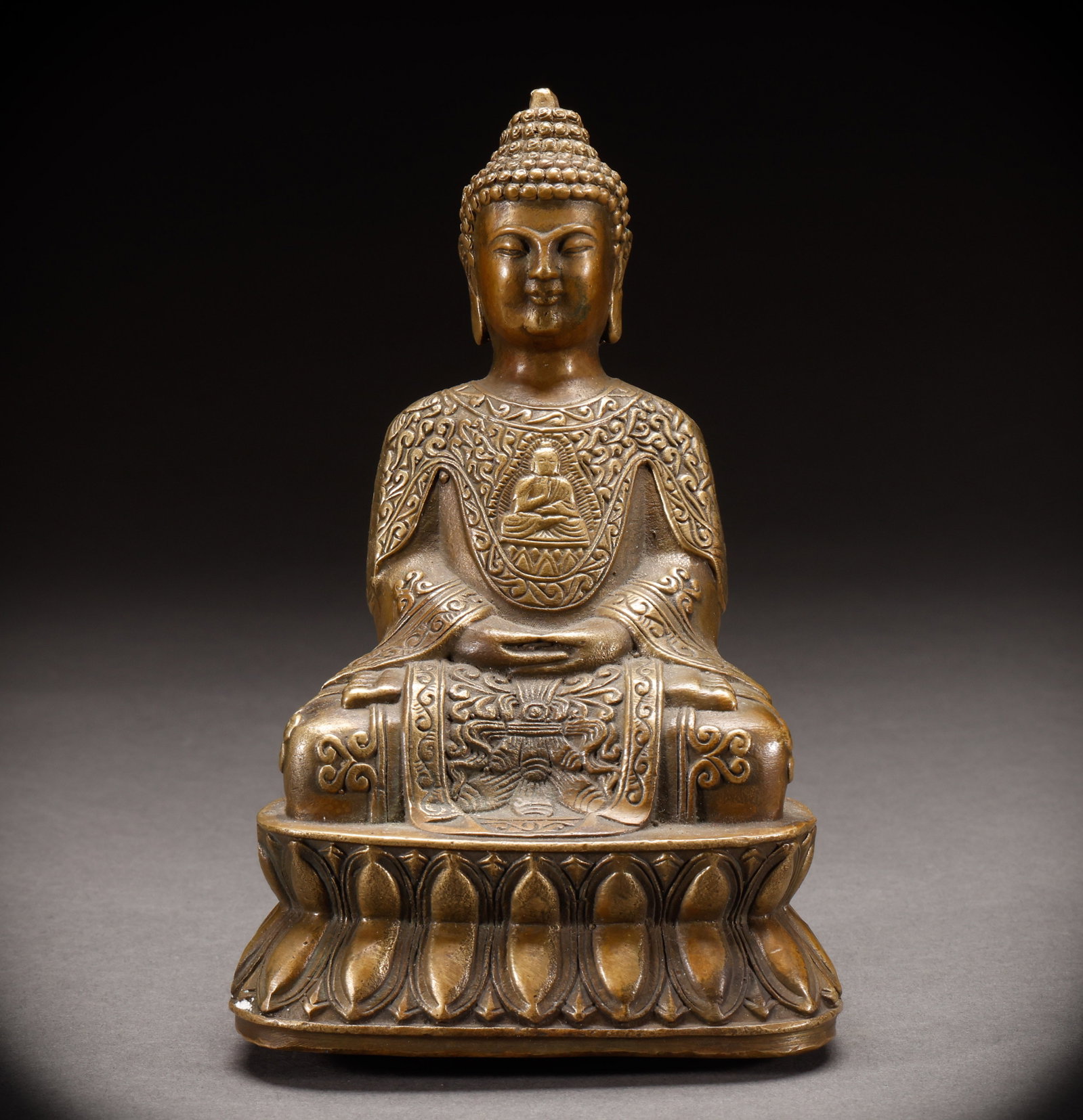 Bronze gilded Buddha from the Qing Dynasty (1 of 8)