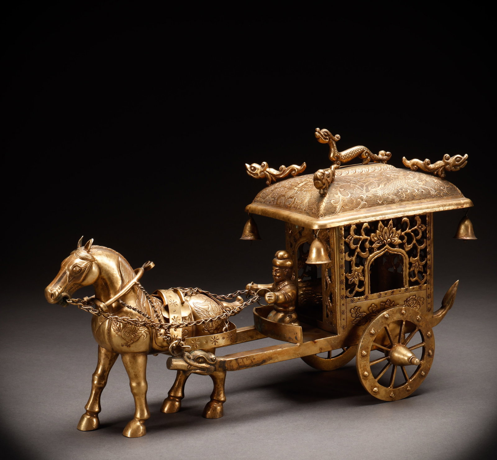Before the Qing Dynasty, bronze gilded golden horses pulled carts: Height: 24cm, Width: 36cm, Weight: 1675g