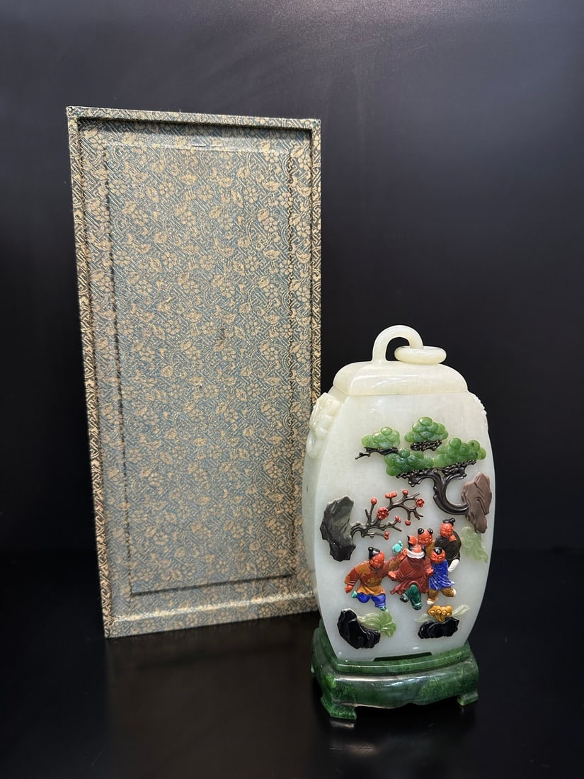 Qing Dynasty Hotan Jade with Hundred Treasures: Height: 21cm, Width: 15cm, Weight: 691g
