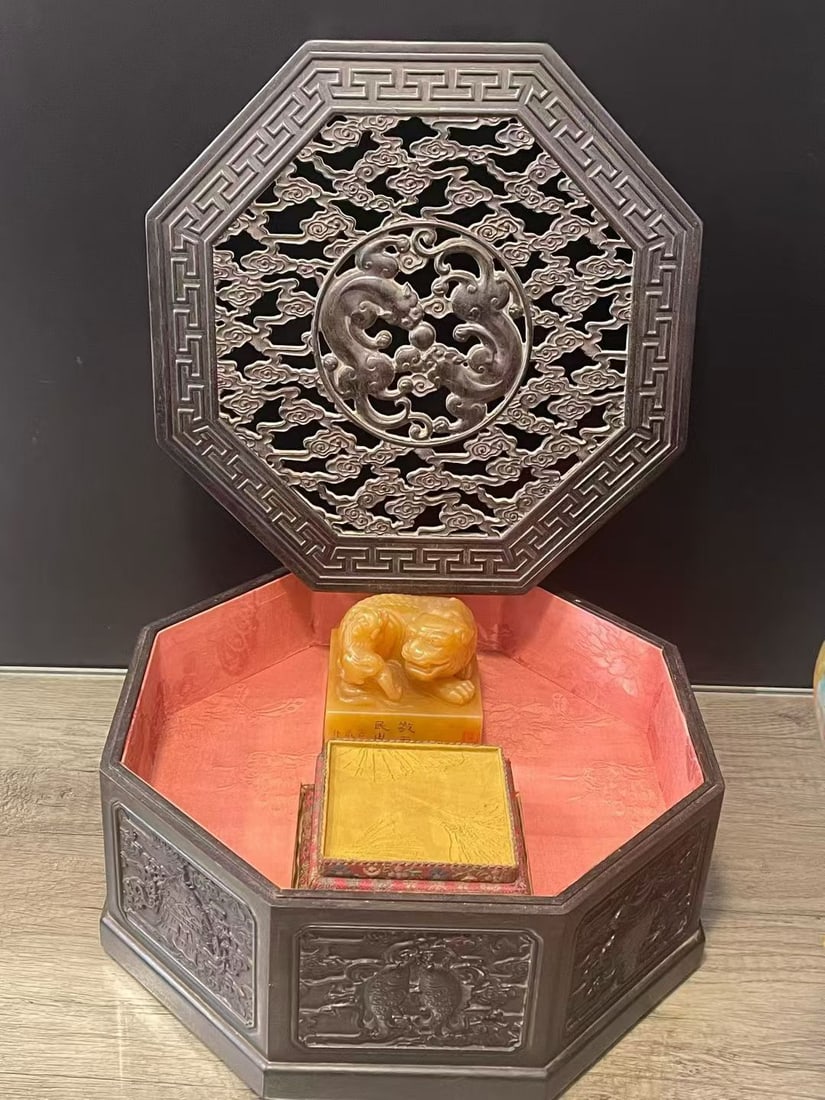 Qing Dynasty Tianhuangshi Seal: Height: 8.9cm, Width: 8.9cm, Weight: 1291g
