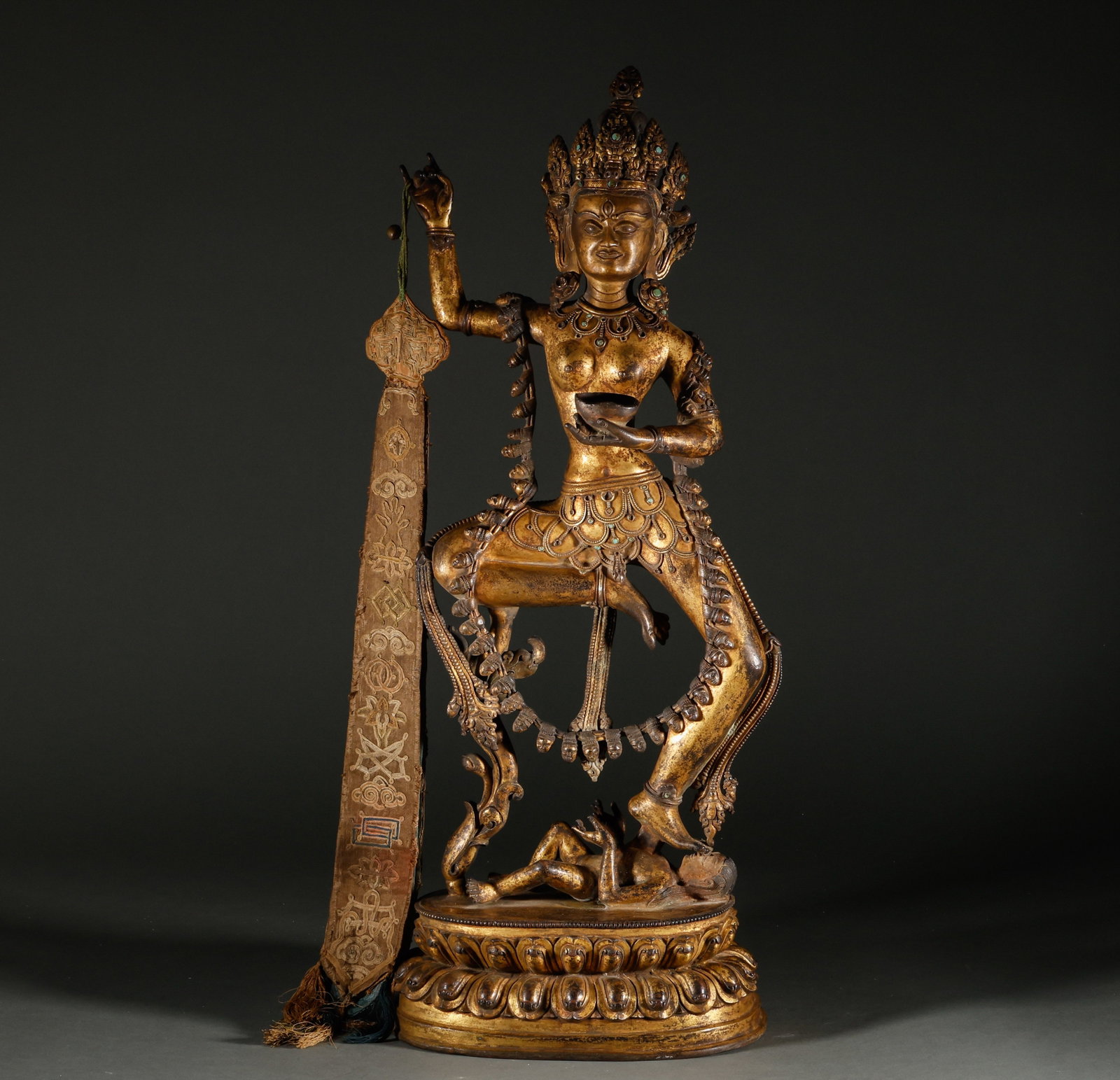 Bronze gilded Buddha statues from the Ming Dynasty: Height: 69cm, Width: 26cm, Weight: 10499g