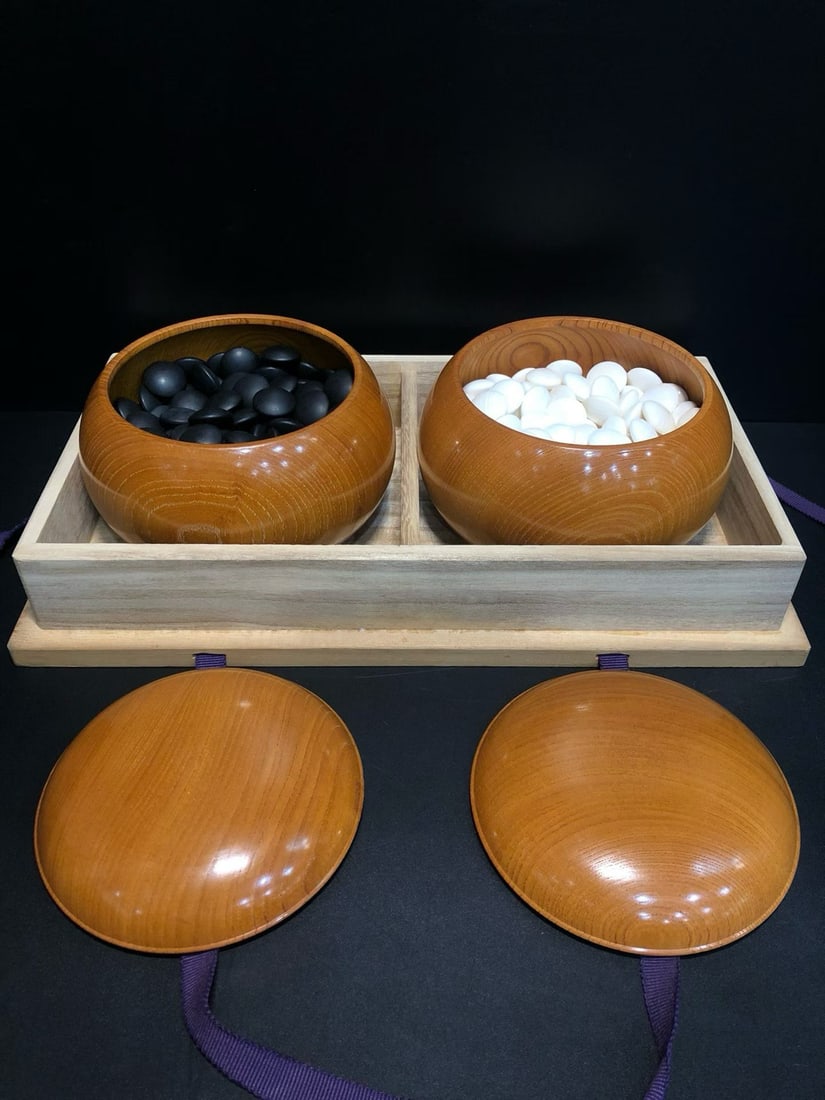 Japanese Gomoku: Diameter: 2cm, thickness: 1cm,