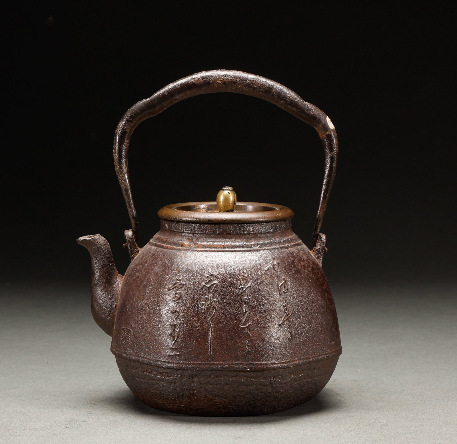 Japanese iron pot (1 of 7)