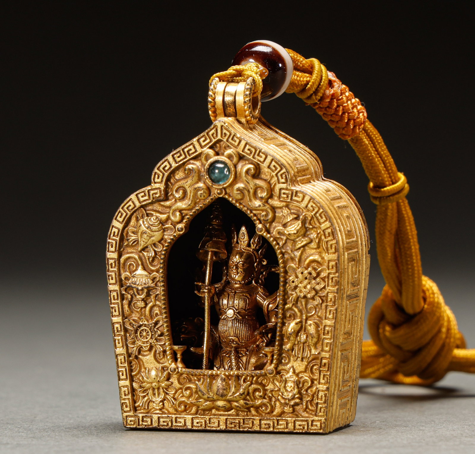 Qing Dynasty Copper Gilded Buddha Pendant: Height: 6cm, Width: 4.5cm, Weight: 85g