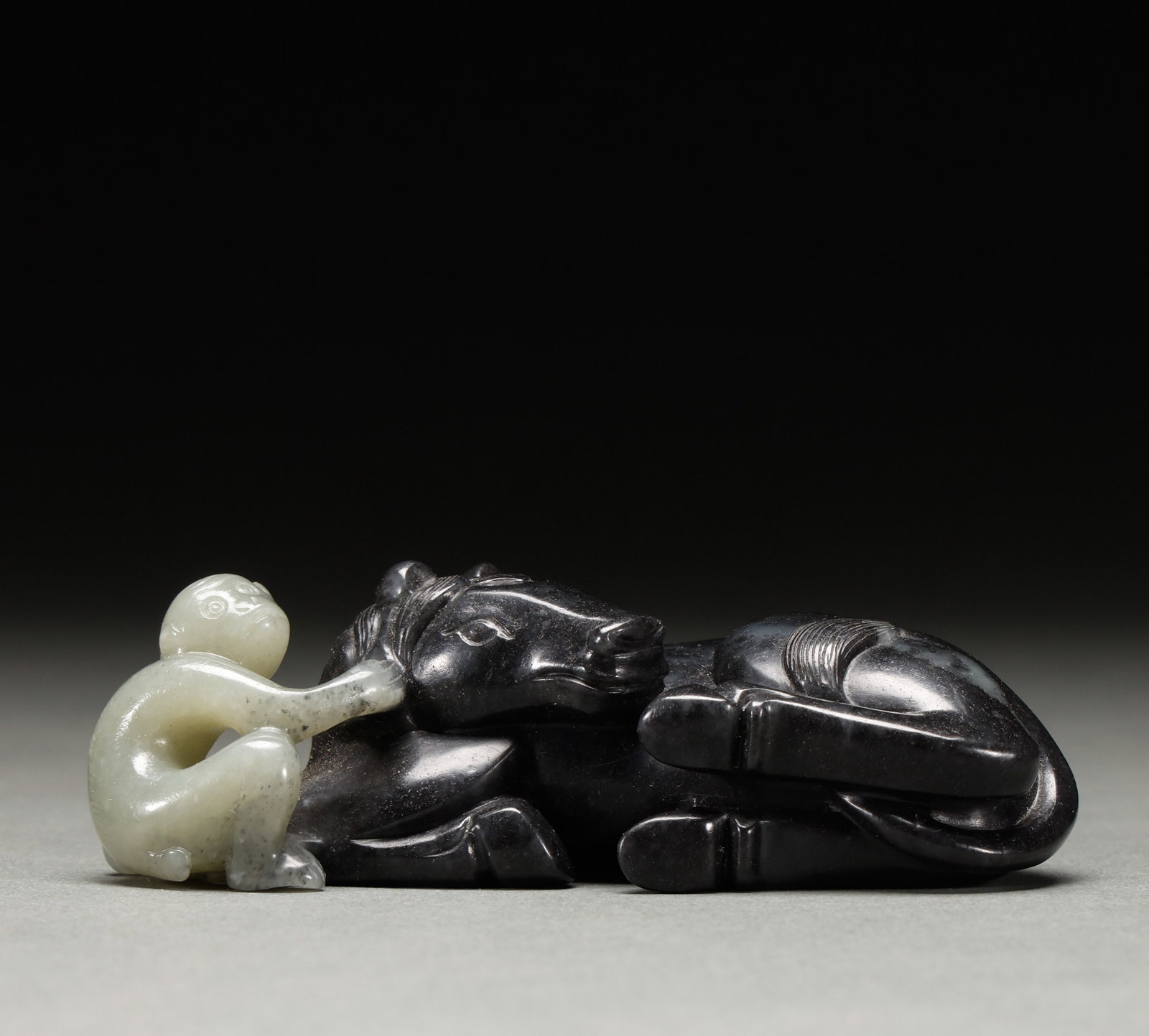 In the Qing Dynasty, Hotan Jade was immediately granted marquis: Height: 3.5cm, Width: 10cm, Weight: 192g