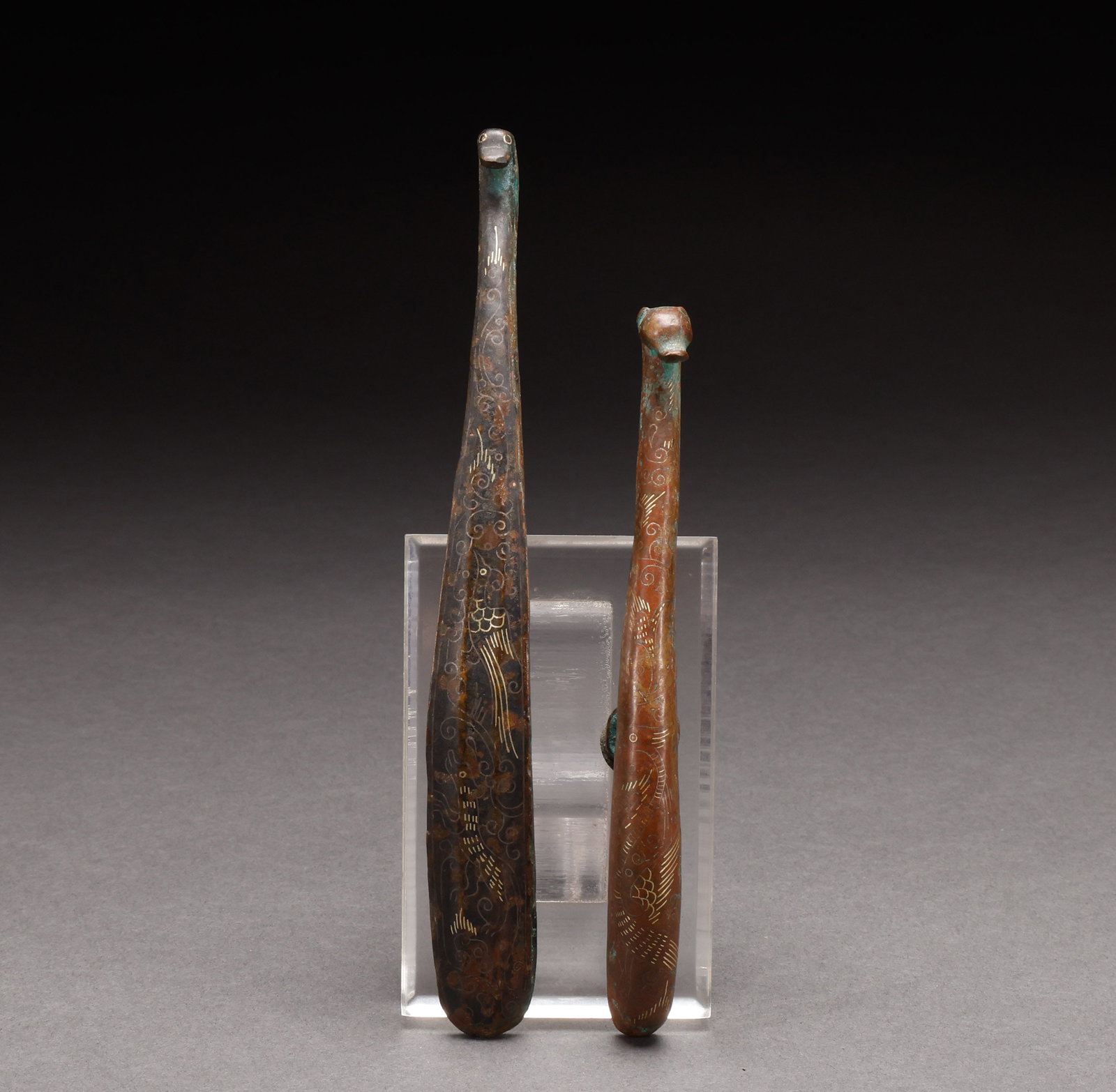 Before the Ming Dynasty, there was a set of gold and silver with hooks: Height: 17cm, width: 2.2cm,Height: 13.5cm, Width: 1.5cm, weight: 174g