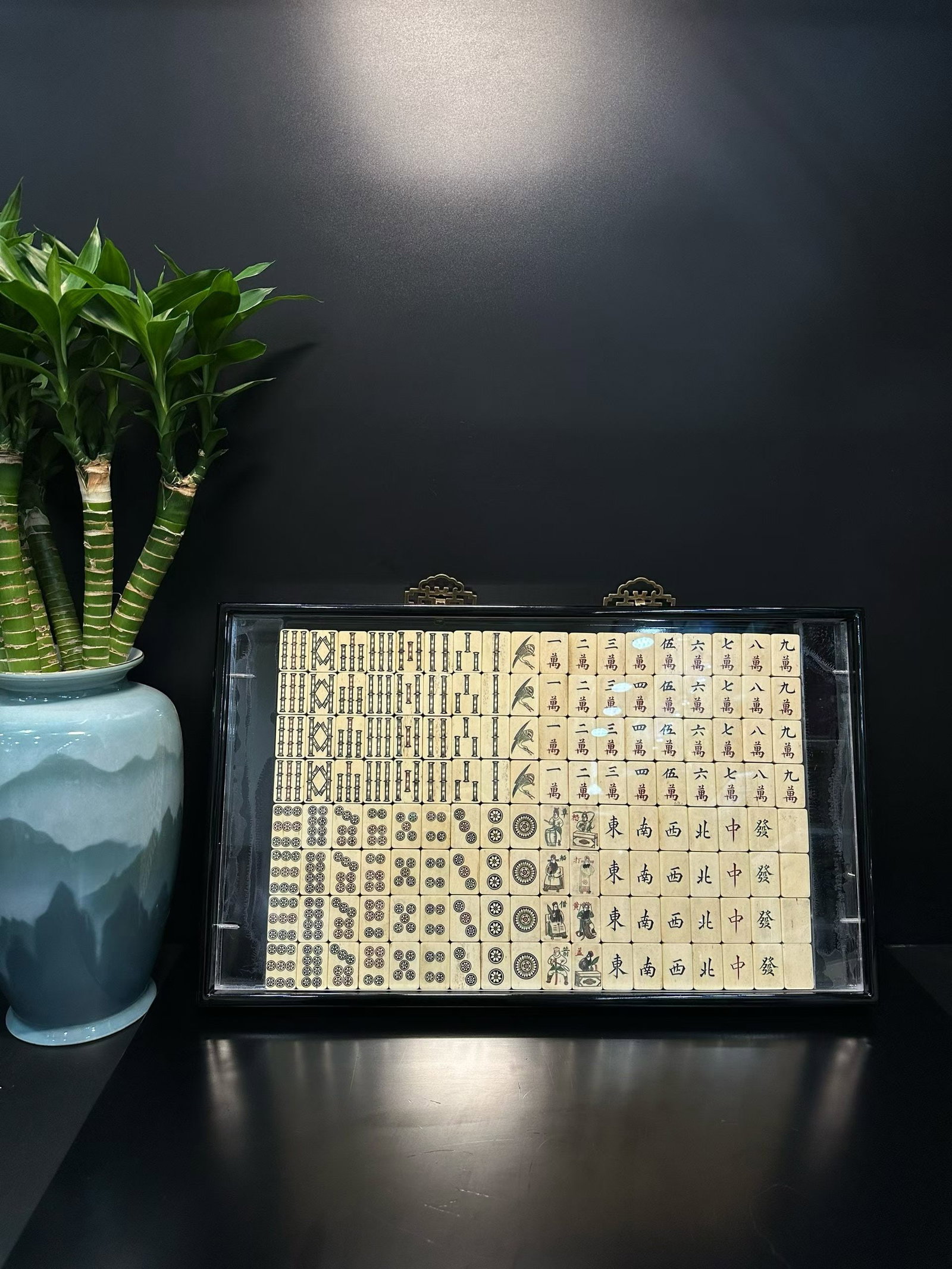 A box of bamboo bone mahjong from the Qing Dynasty (1 of 8)