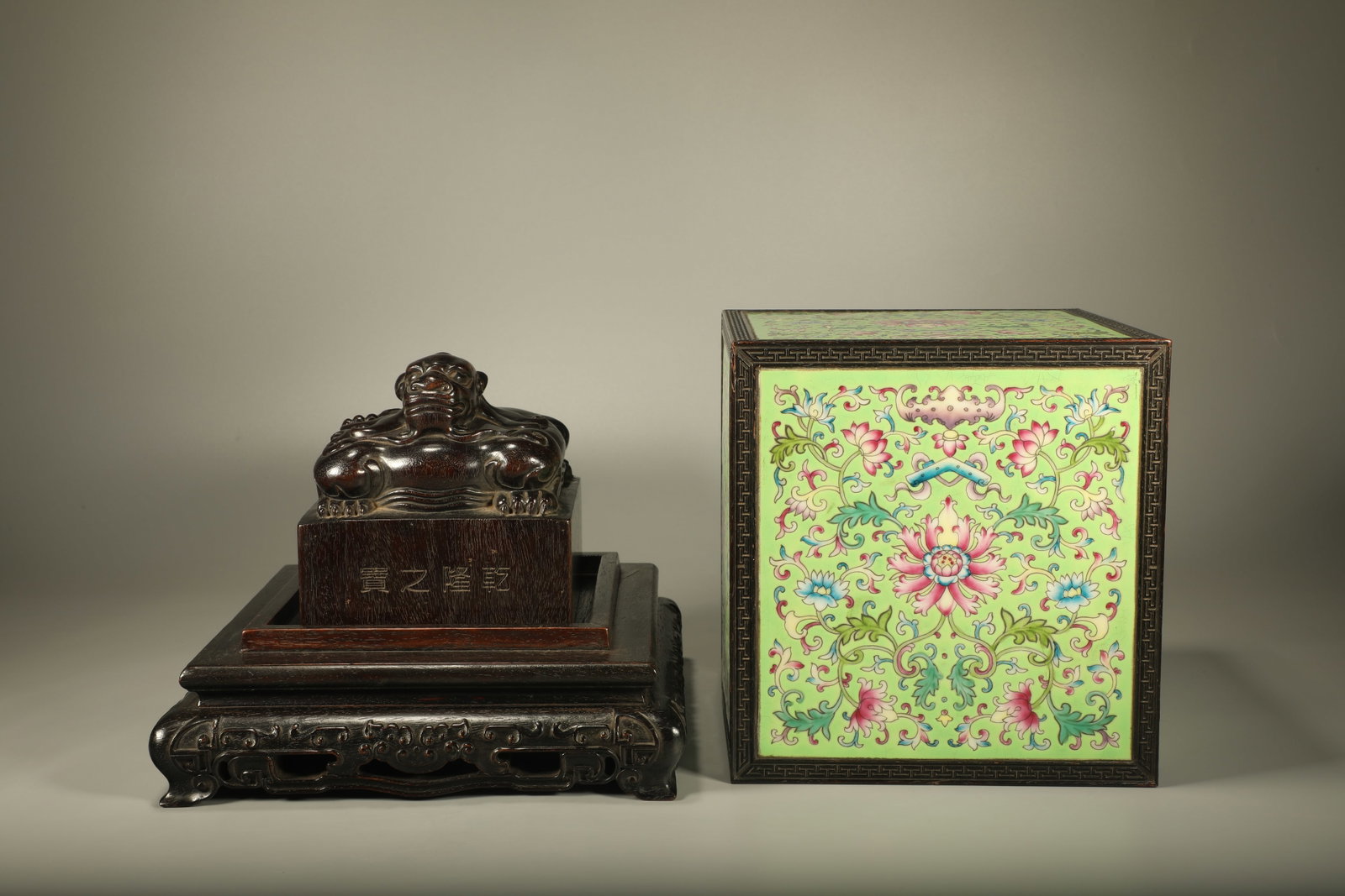 A set of Qing Dynasty rosewood inlaid porcelain board entwined flower printing boxes (1 of 6)