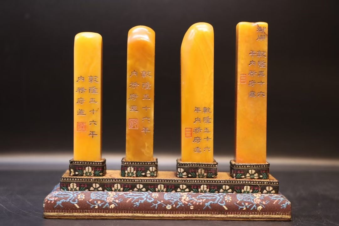 A set of Tianhuangshi seals from the Qing Dynasty: H??10cm,W??2.2cm,Weight??1132g