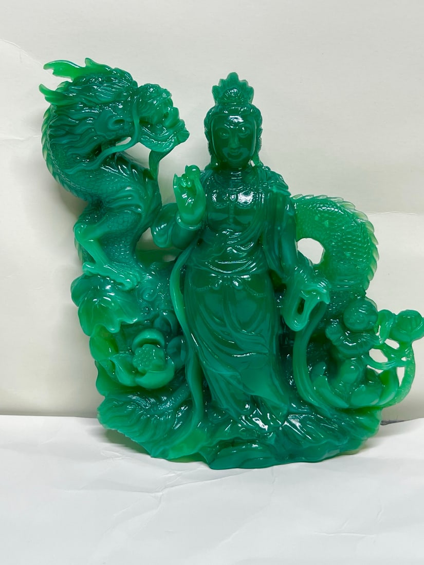 Qing Dynasty Shoushan Shiya'an Green Guanyin Statue: Height: 13.3cm, Width: 12.3cm, Weight: 347g