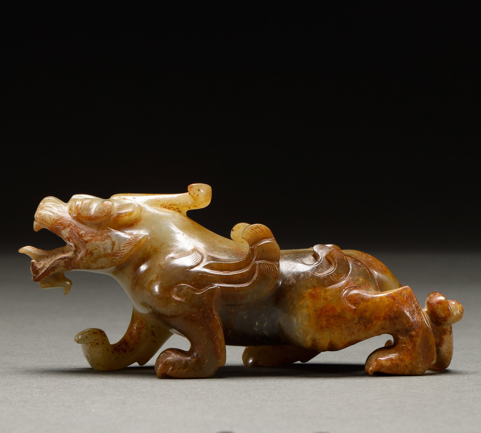 Hotan Yurui Beast before the Ming Dynasty: Height: 6cm, Width: 13.5cm, Weight: 295g