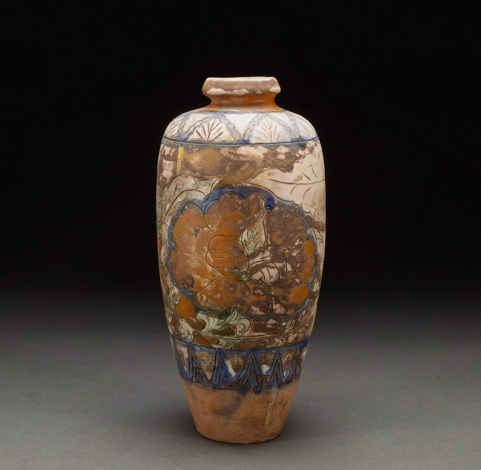 Qing Dynasty Blue and White Flower Pattern Bottle: Height: 31cm, Width: 14cm, Weight: 1211g