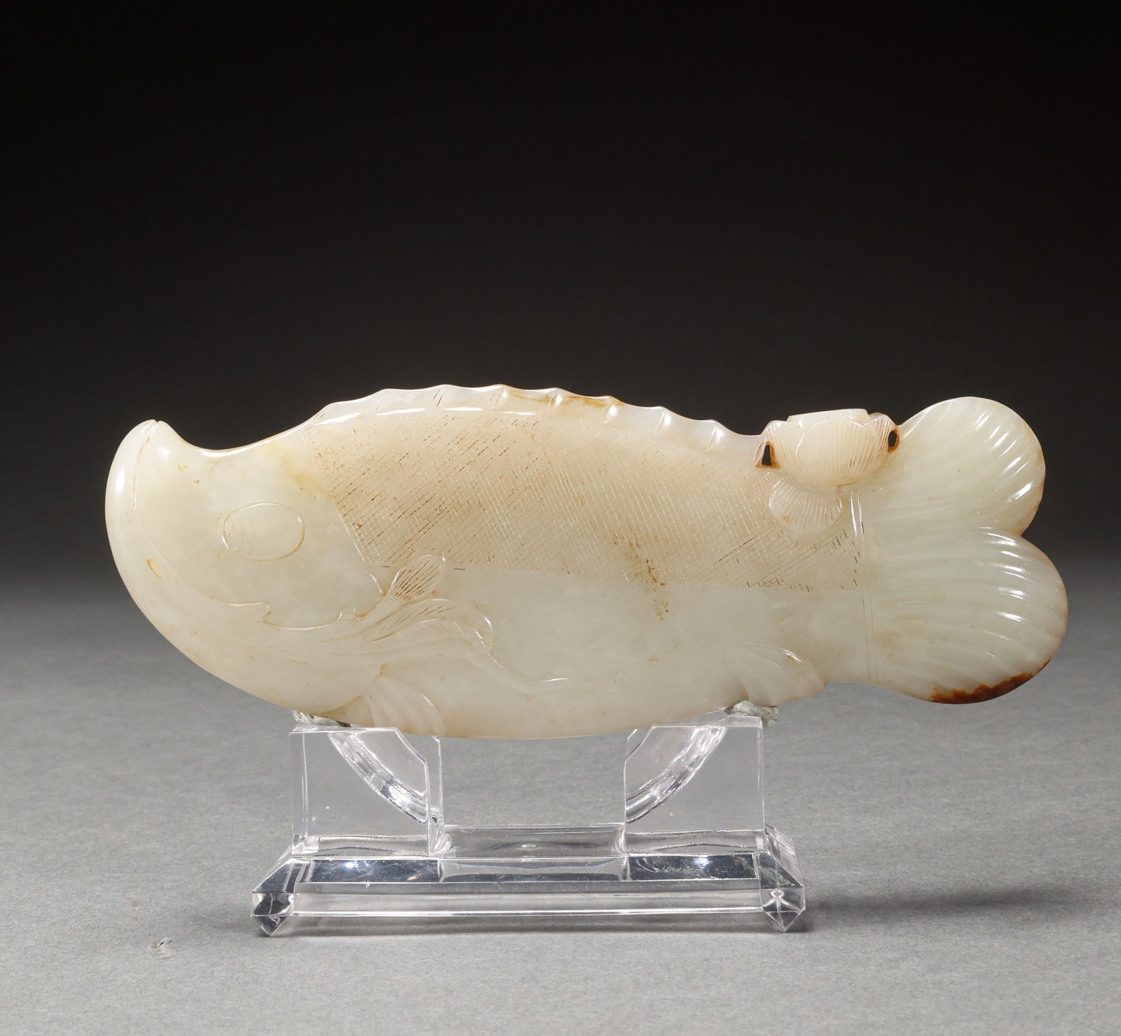 Hotan Jade Fish in the Qing Dynasty: Height: 6.3cm, Width: 17cm, Weight: 260g