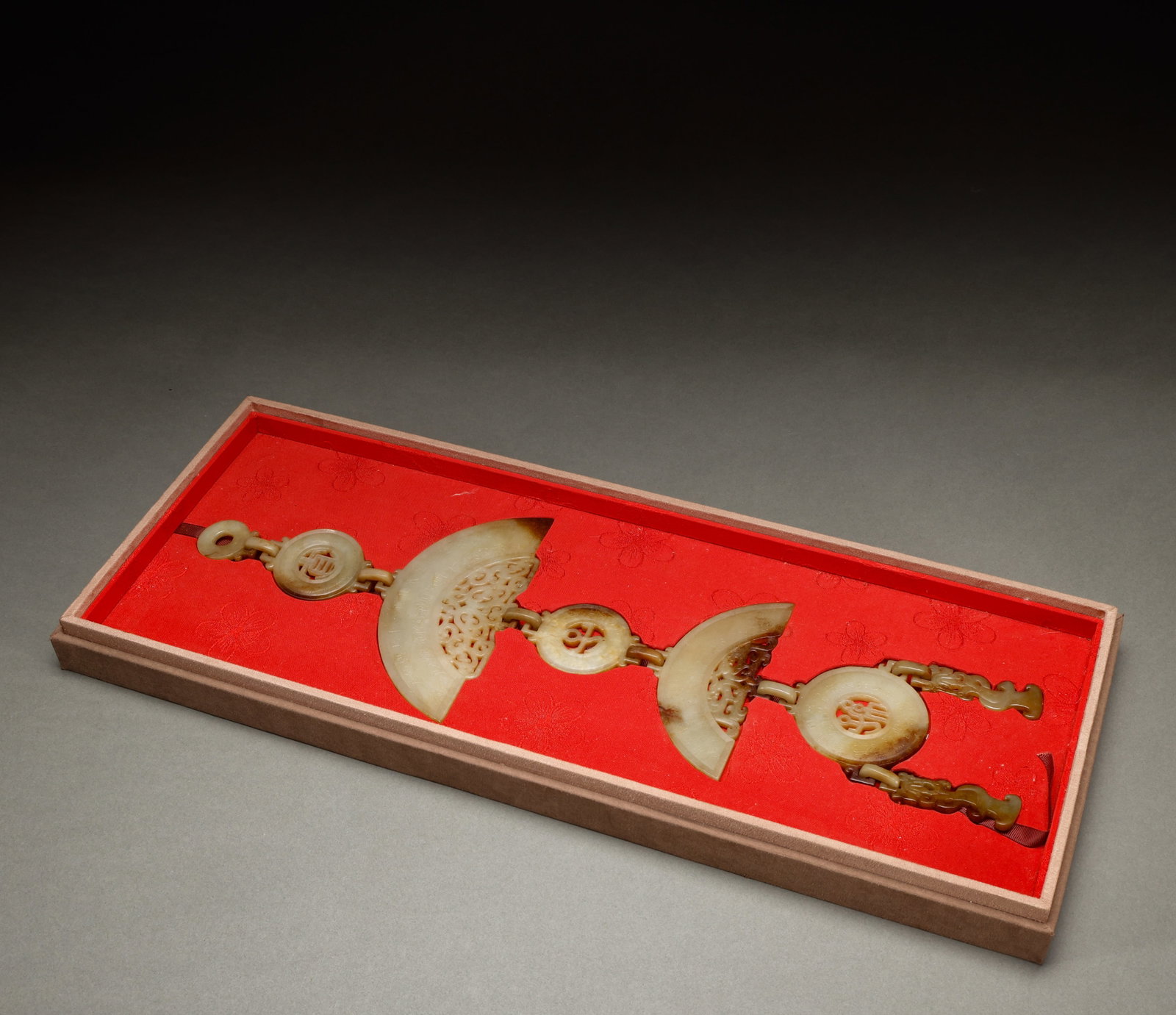 Hotan Jade accessories before the Ming Dynasty: Height: 52cm, Width: 17.5cm, Weight: 393g