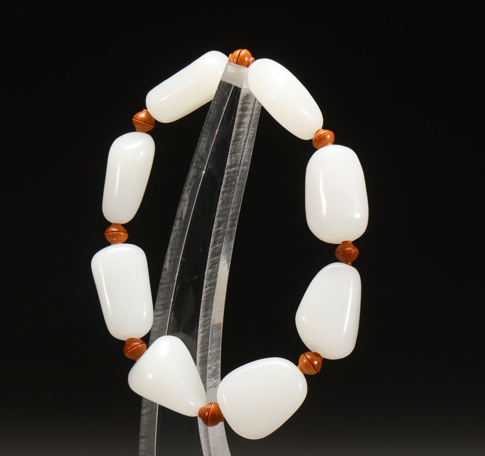 Hetian Jade Hand String in Qing Dynasty: Height: 2.4cm, Width: 1.5cm, Weight: 48g