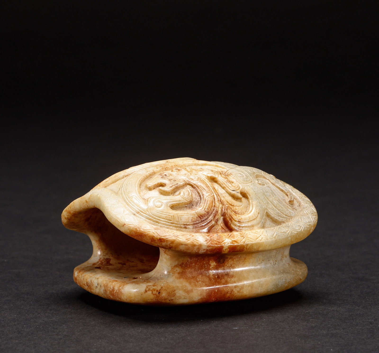 Before the Ming Dynasty, Hetian Jade Carpet Shell: Height: 4.5cm, Width: 7.2cm, Weight: 191g