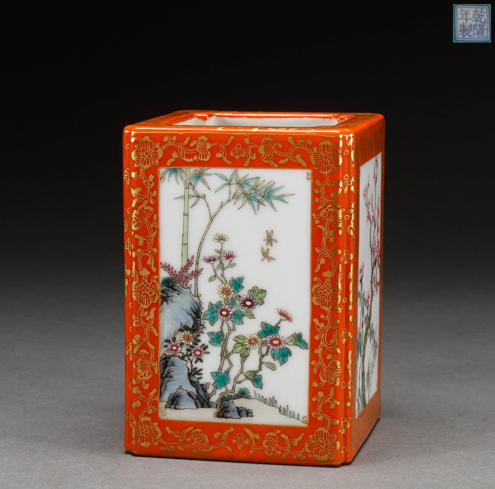 Qing Dynasty Pink Flower Pattern Window Pen Holder: Height: 14.5cm, Width: 10.5cm, Weight: 1058g