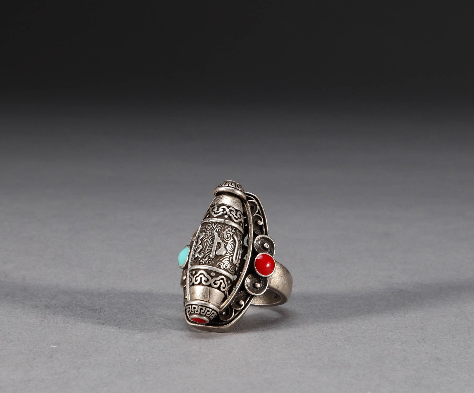 Silver ring: Height: 3cm, width: 2cm, weight: 18g