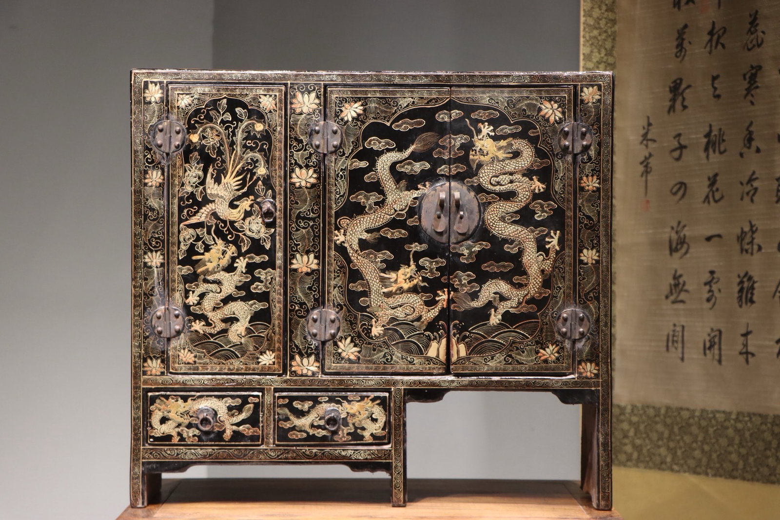 Qing Dynasty wooden tire lacquer gilded storage cabinet: Length: 71cm, Width: 20cm, Height: 64cm,
