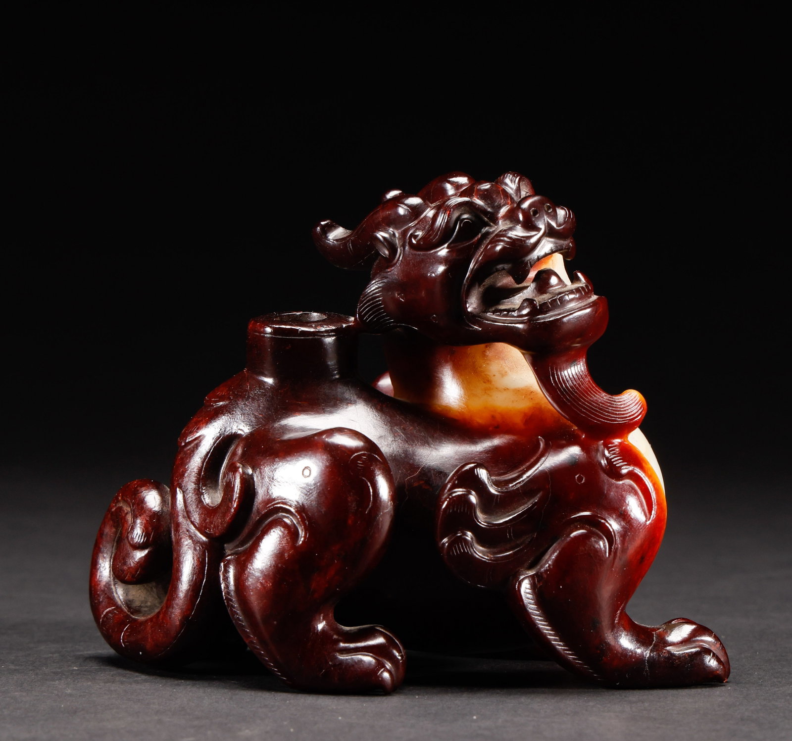 Hotan Yurui Beast before the Ming Dynasty: Height: 9cm, Width: 11cm, Weight: 522g