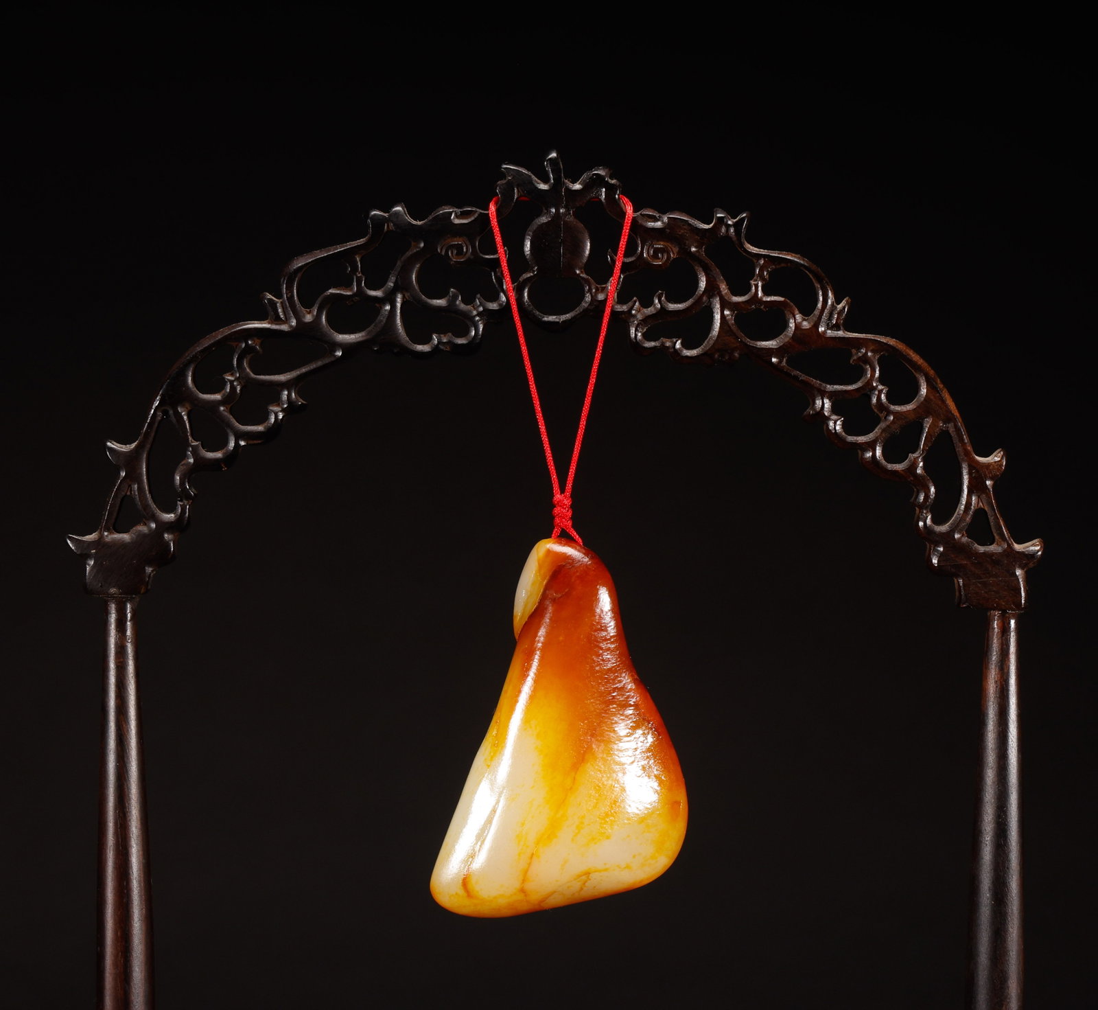 Hotan Jade Original Stone of Qing Dynasty: Height: 6cm, Width: 4.5cm, Weight: 43g