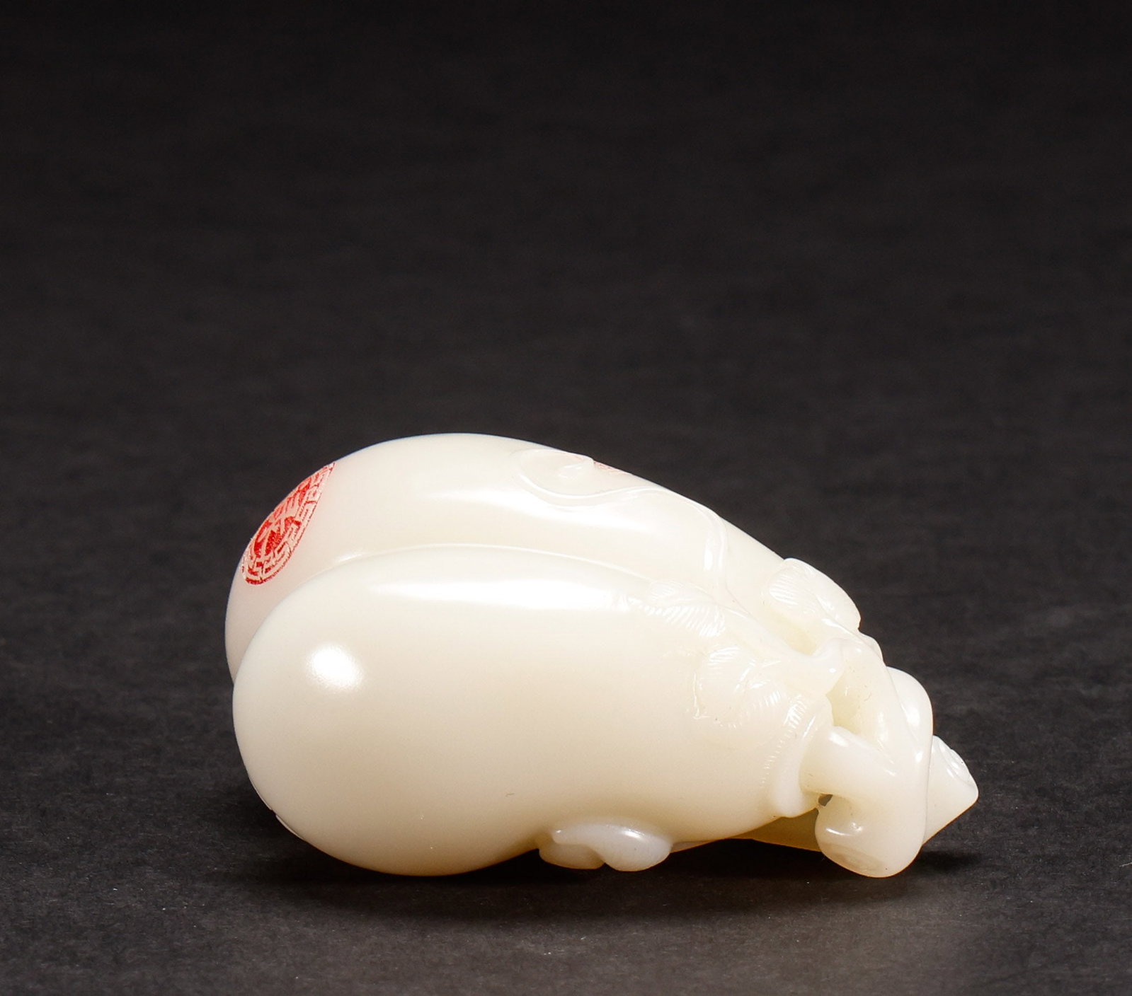Hotan Jade Melons and Fruits in Qing Dynasty: Height: 6cm, Width: 4.5cm, Weight: 84g