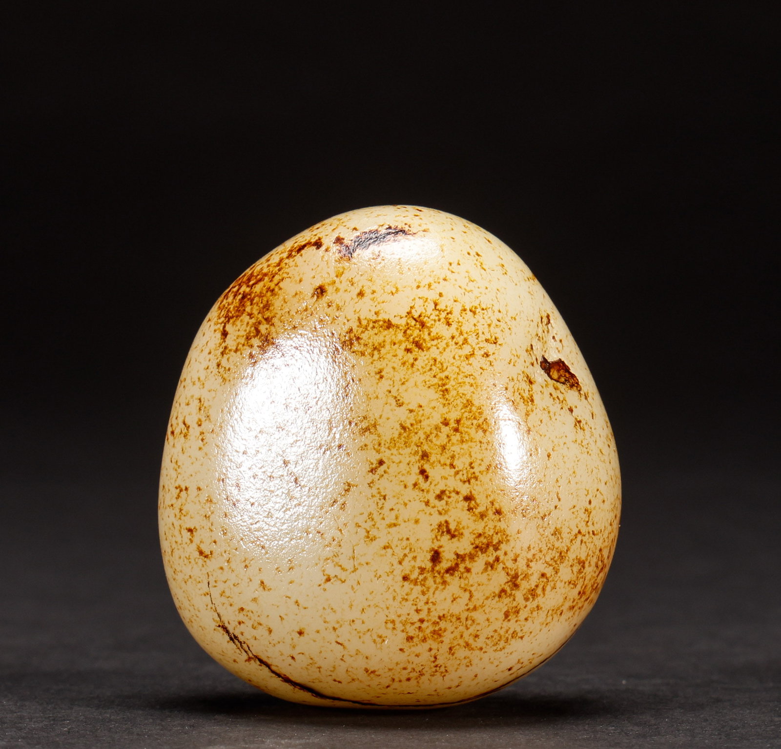 Hotan Jade Original Stone of Qing Dynasty: Height: 5.5cm, Width: 5cm, Weight: 138g