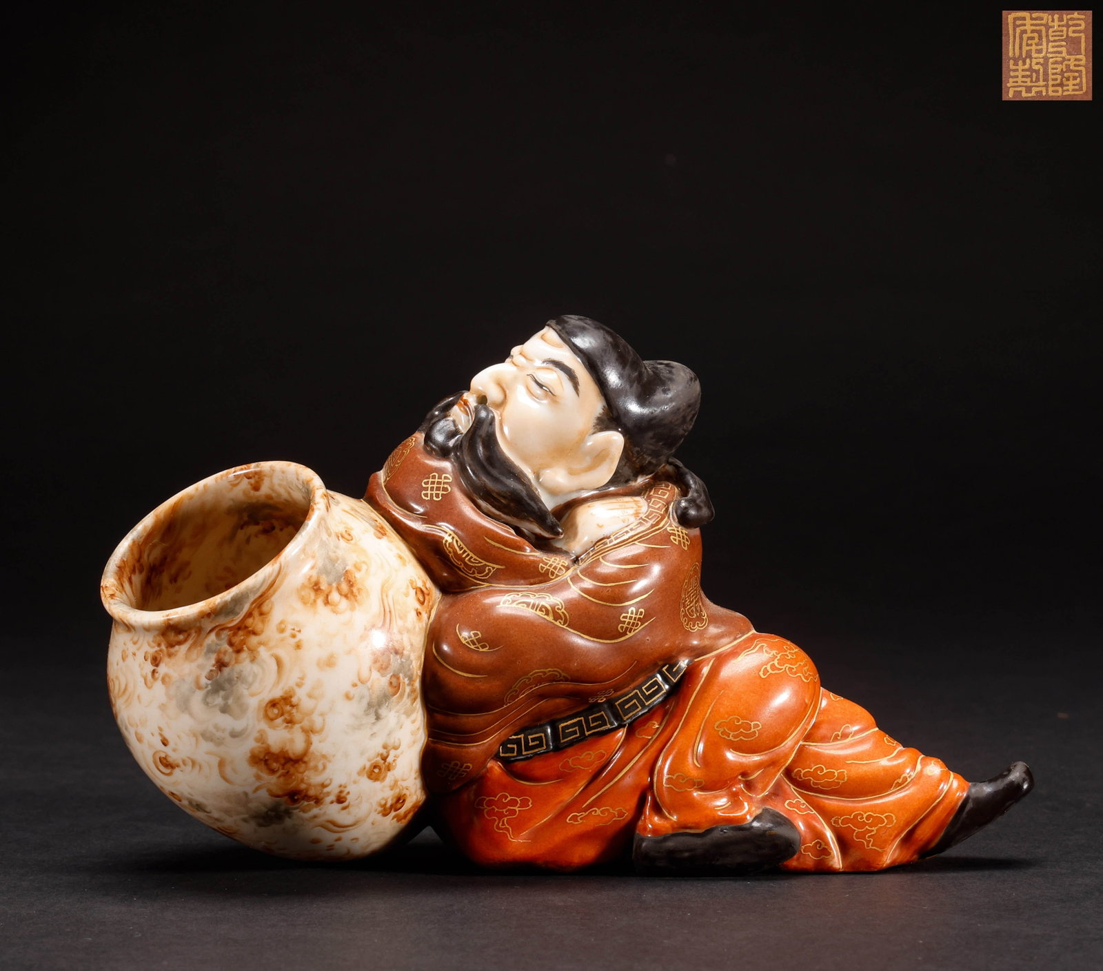 Li Kui, a biomimetic porcelain from the Qing Dynasty, got drunk: Height: 12cm, Width: 18cm, Weight: 463g